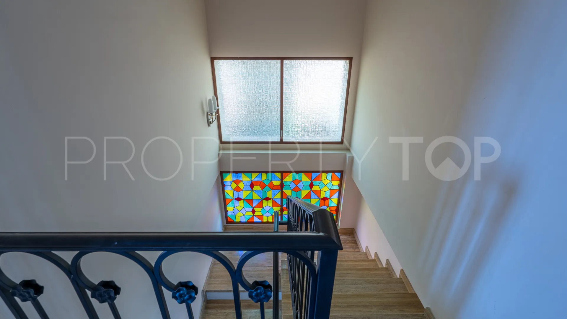 8 bedrooms villa for sale in El Herrojo