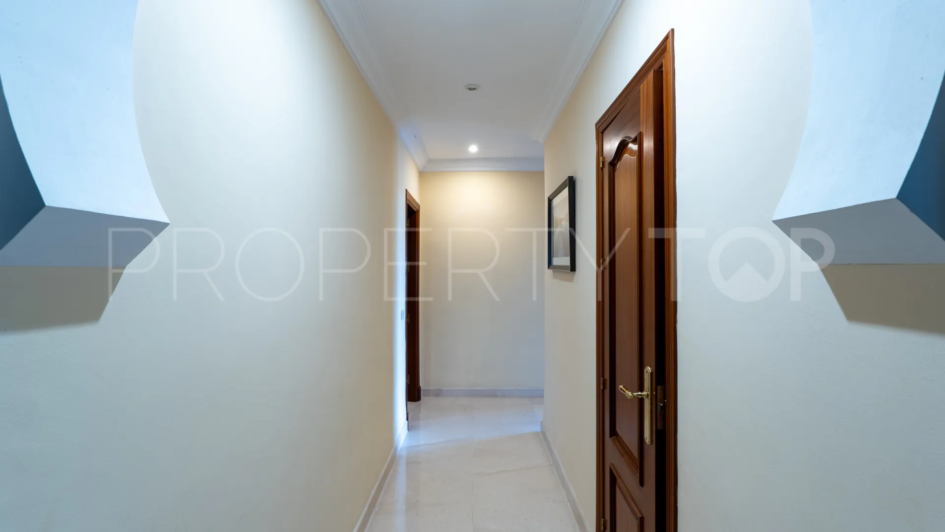 8 bedrooms villa for sale in El Herrojo