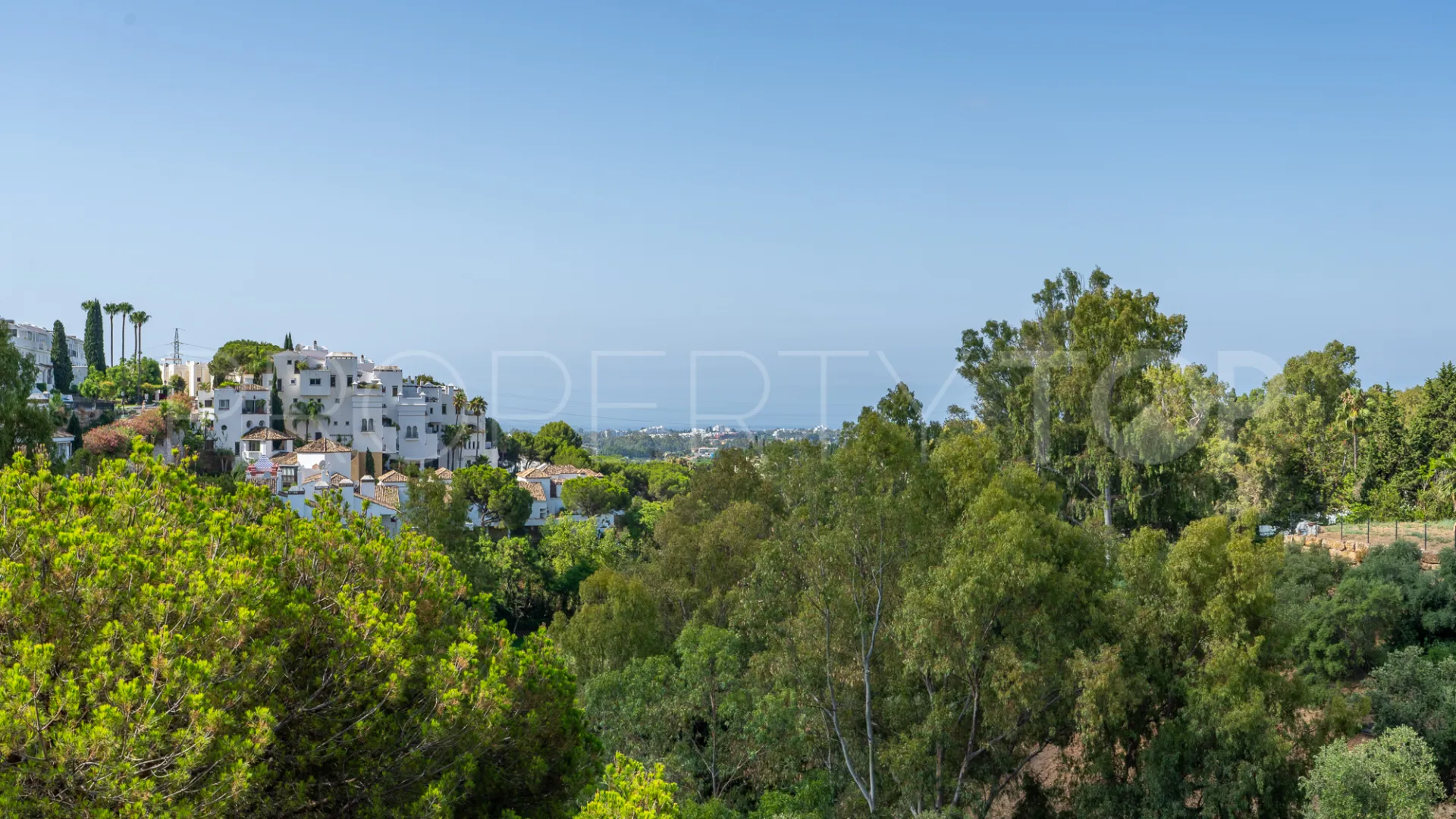 8 bedrooms villa for sale in El Herrojo