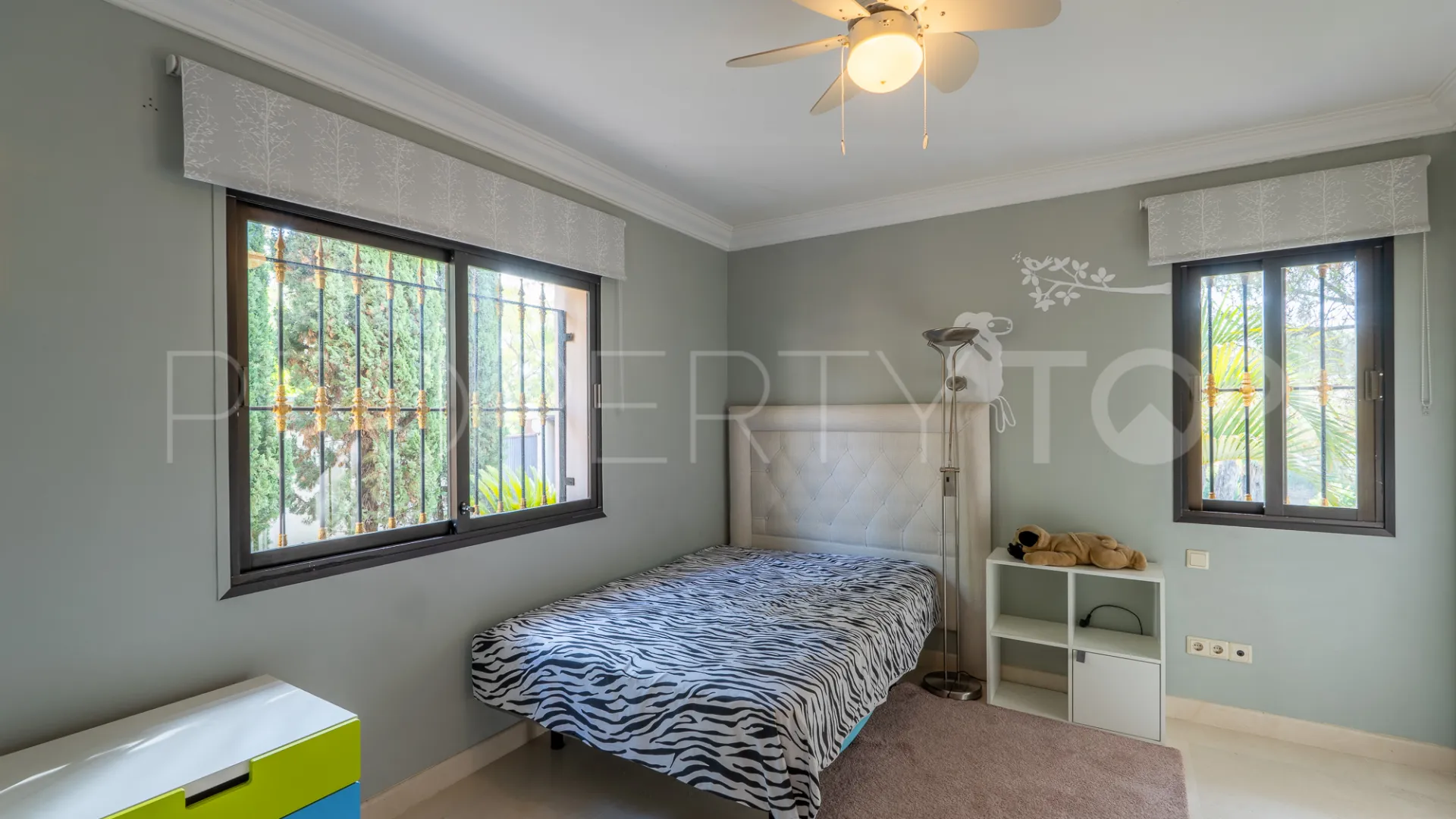8 bedrooms villa for sale in El Herrojo