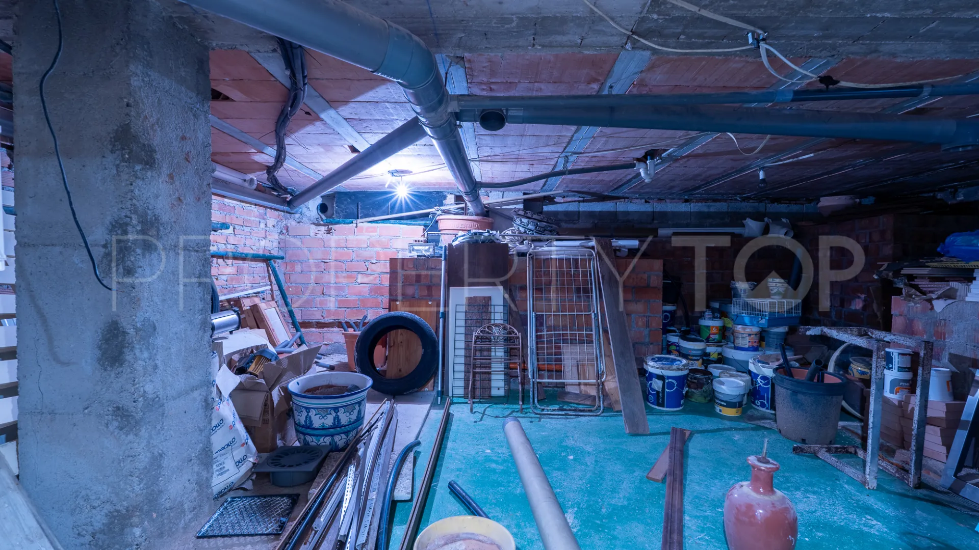 8 bedrooms villa for sale in El Herrojo