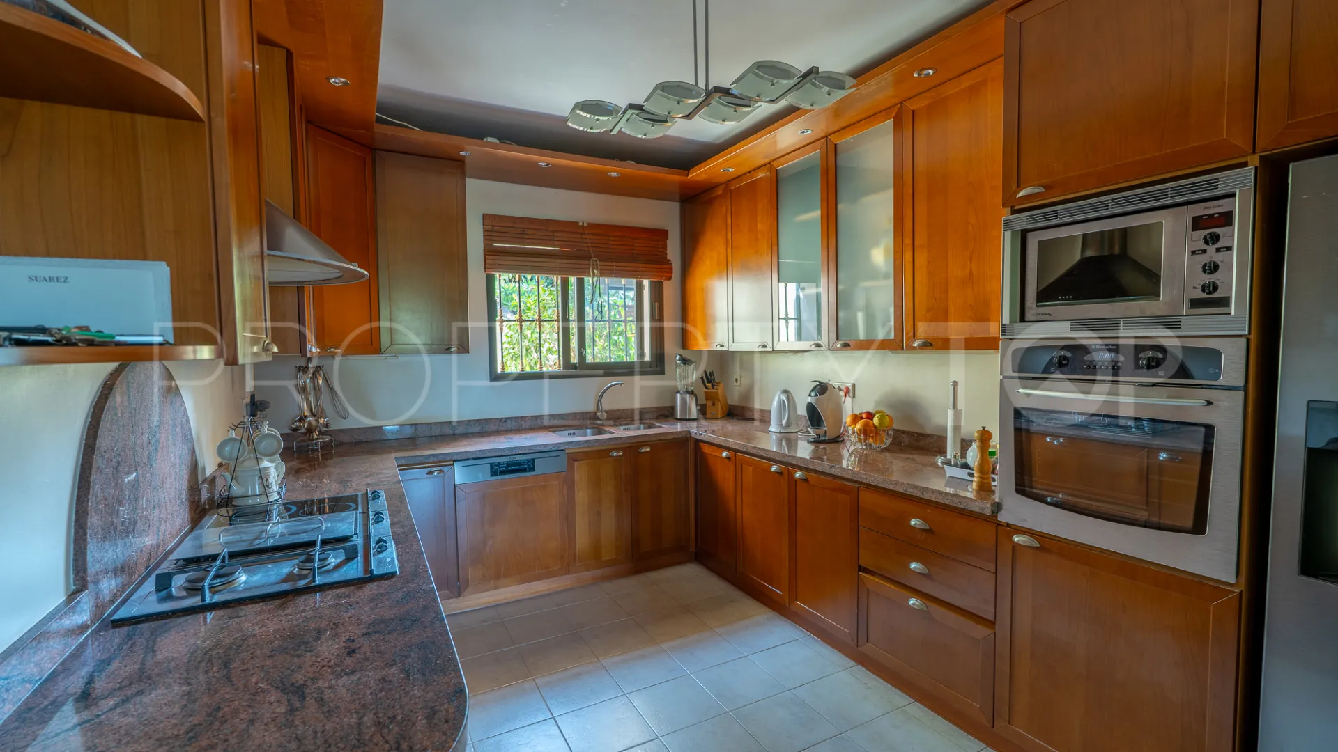8 bedrooms villa for sale in El Herrojo