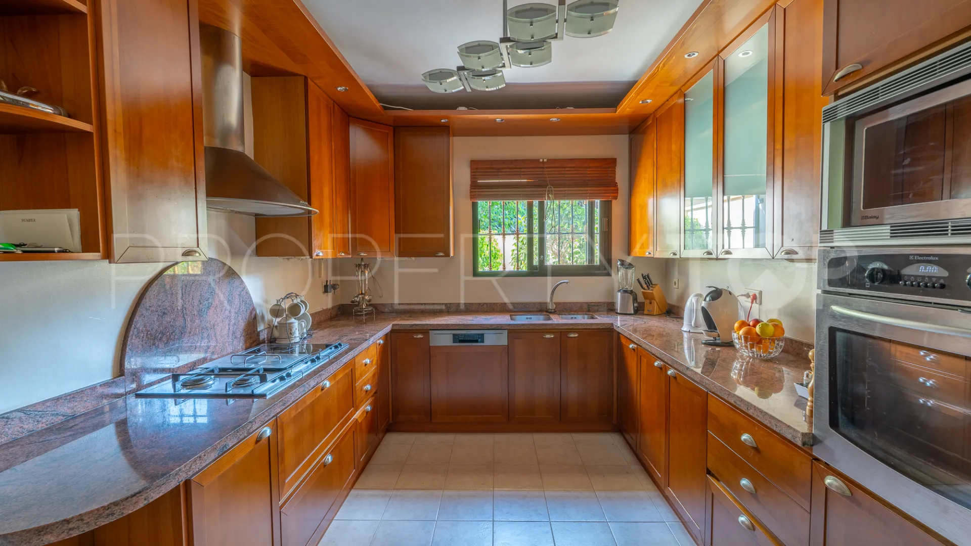 8 bedrooms villa for sale in El Herrojo