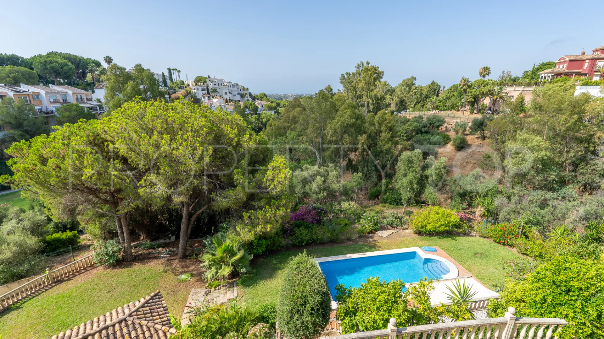 8 bedrooms villa for sale in El Herrojo