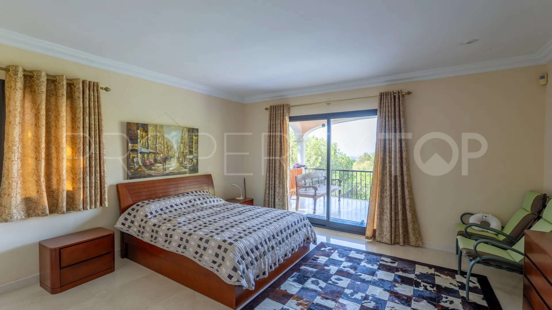 8 bedrooms villa for sale in El Herrojo