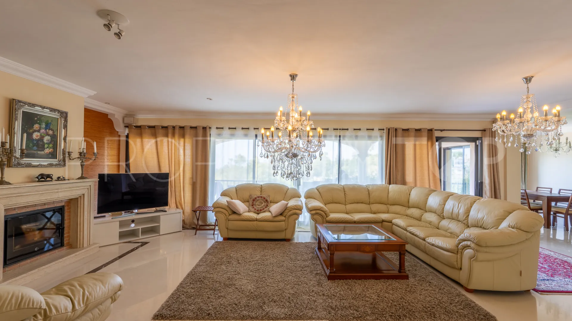 8 bedrooms villa for sale in El Herrojo