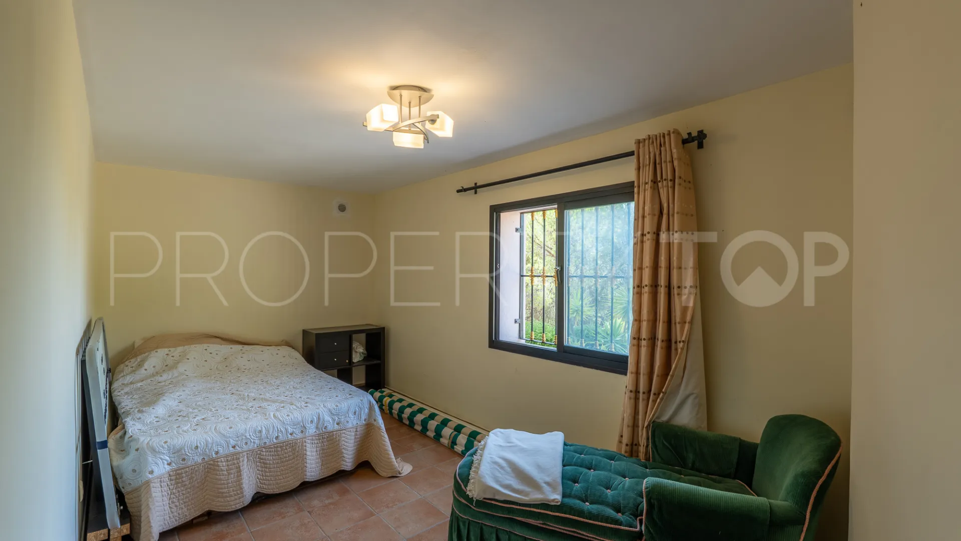8 bedrooms villa for sale in El Herrojo