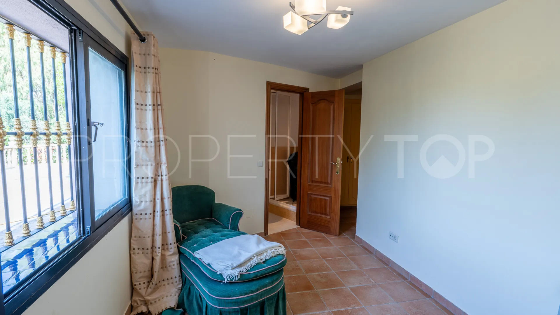8 bedrooms villa for sale in El Herrojo