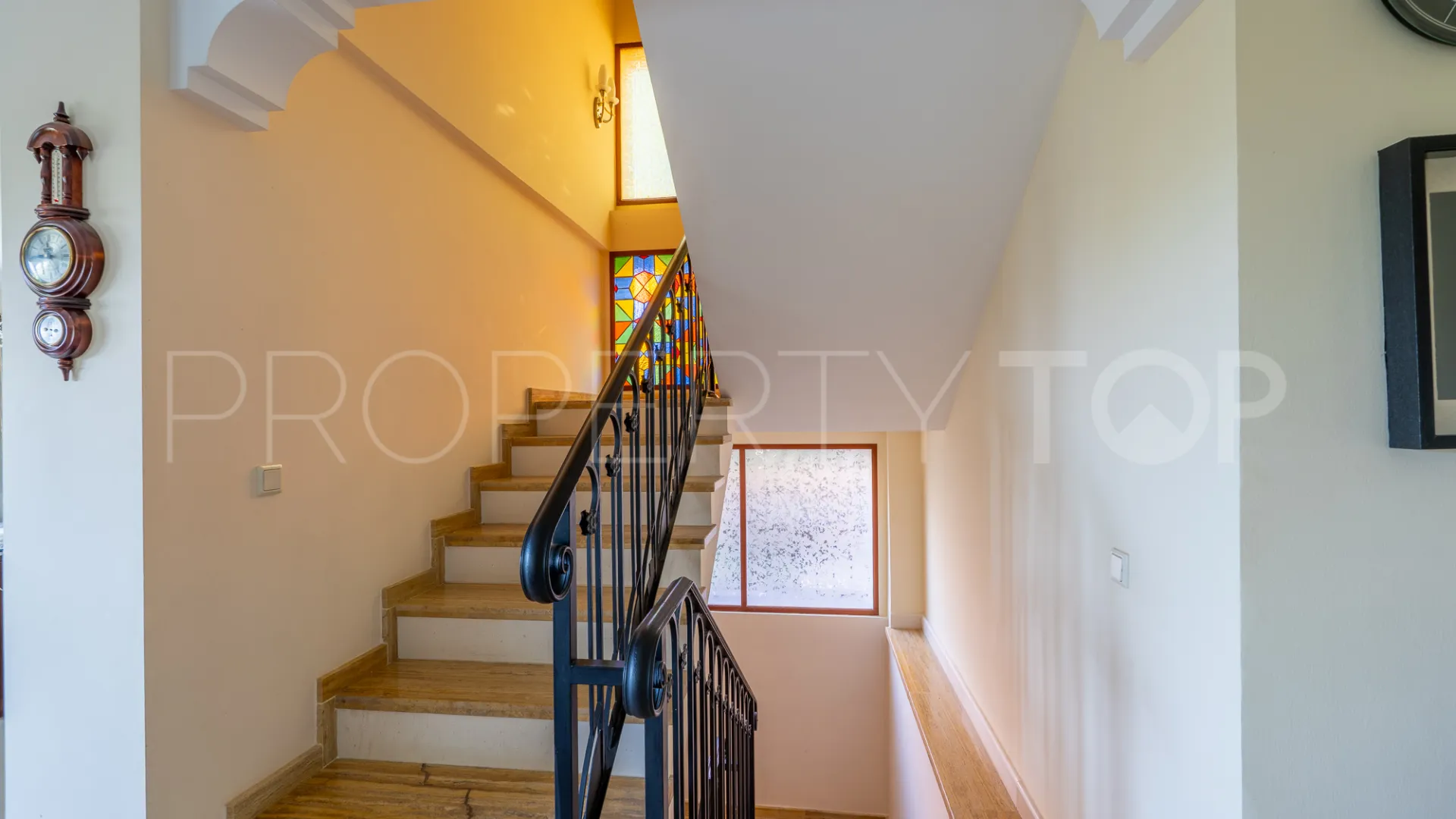 8 bedrooms villa for sale in El Herrojo