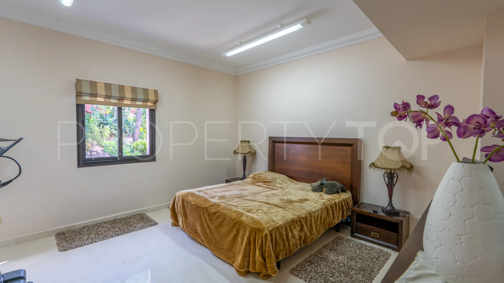 8 bedrooms villa for sale in El Herrojo