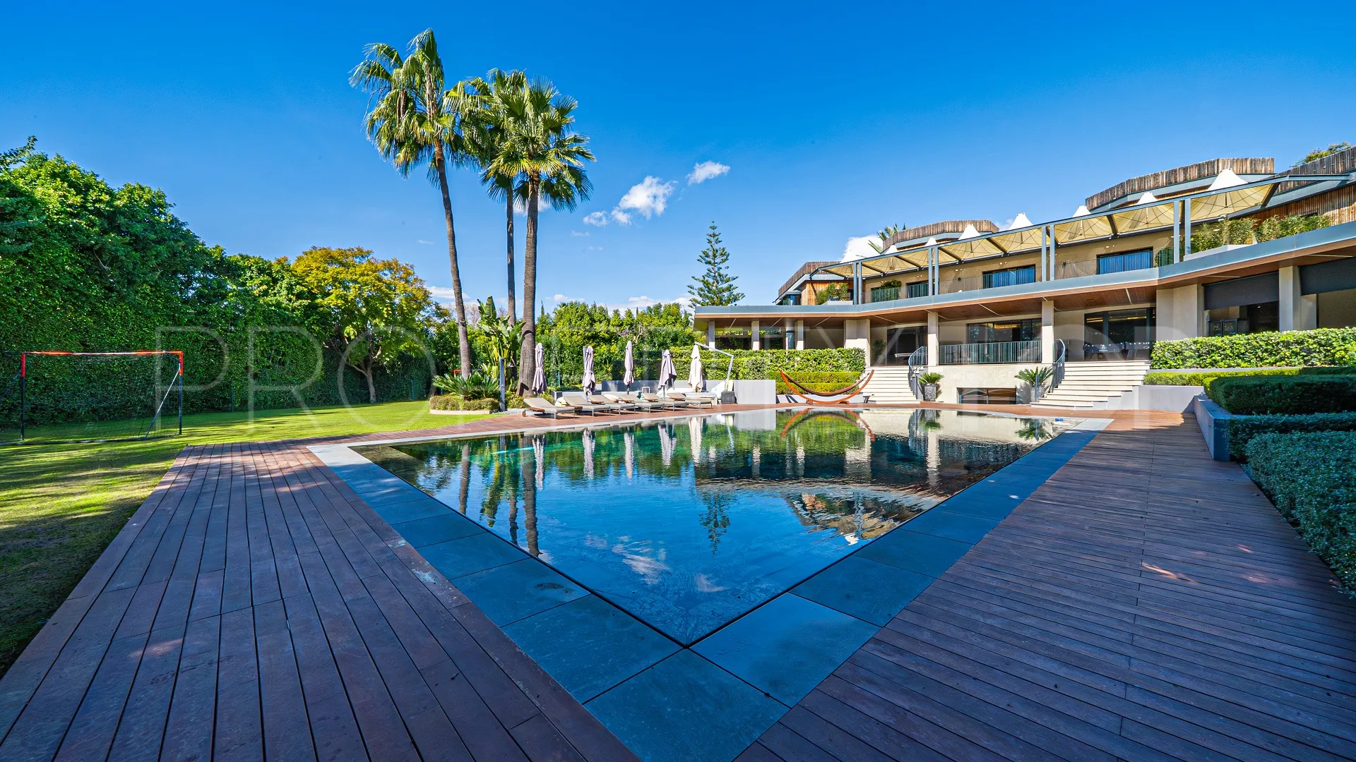 10 bedrooms Guadalmina Baja villa for sale
