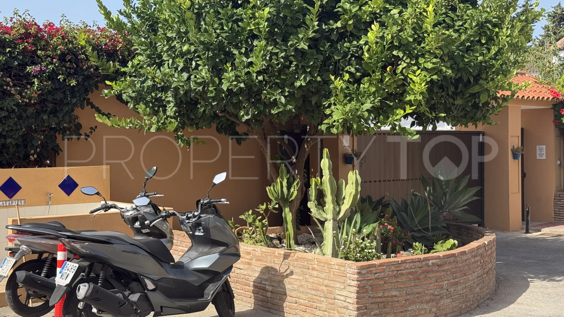For sale Elviria Playa town house with 3 bedrooms