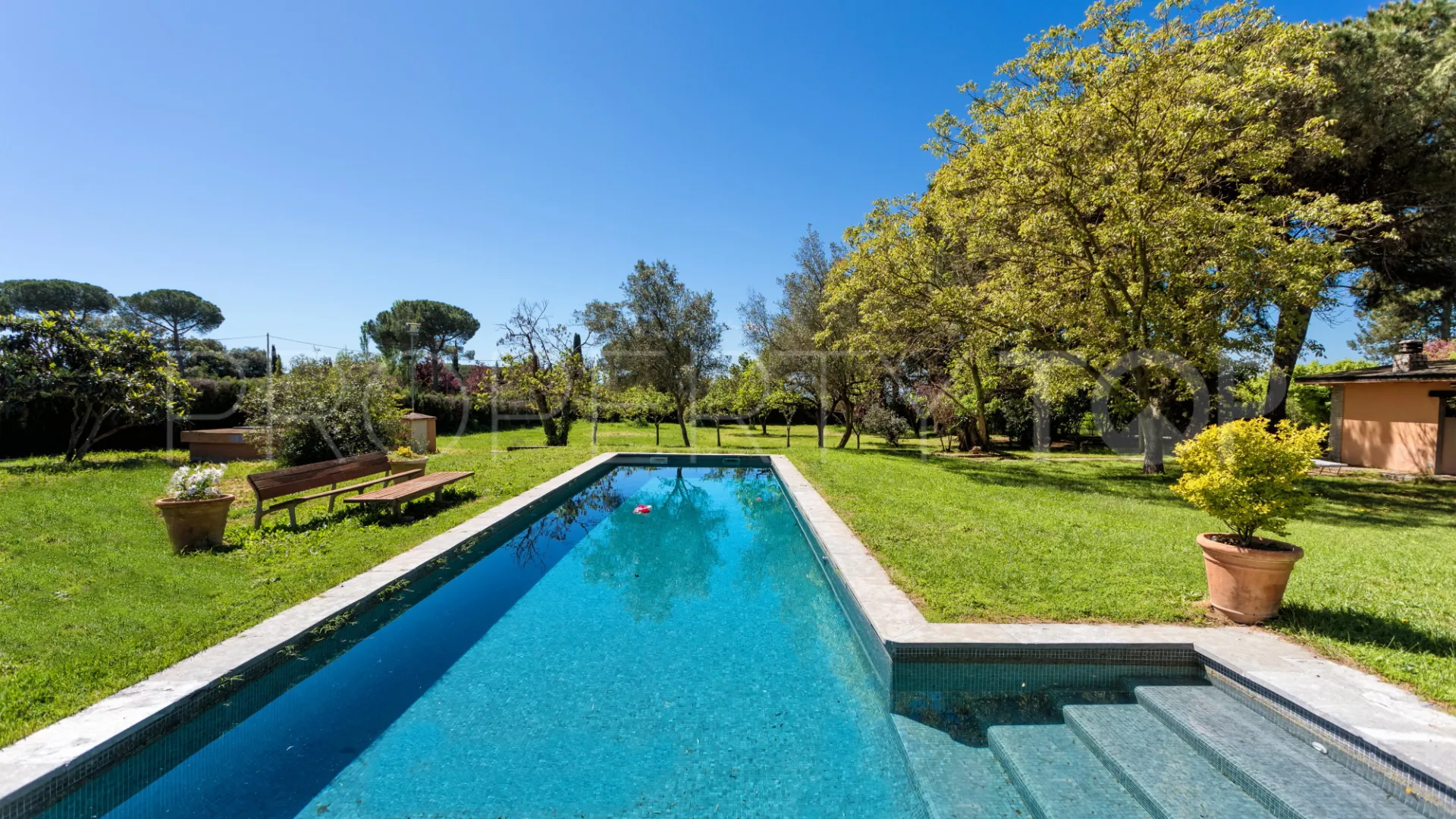 Buy estate in Cardedeu