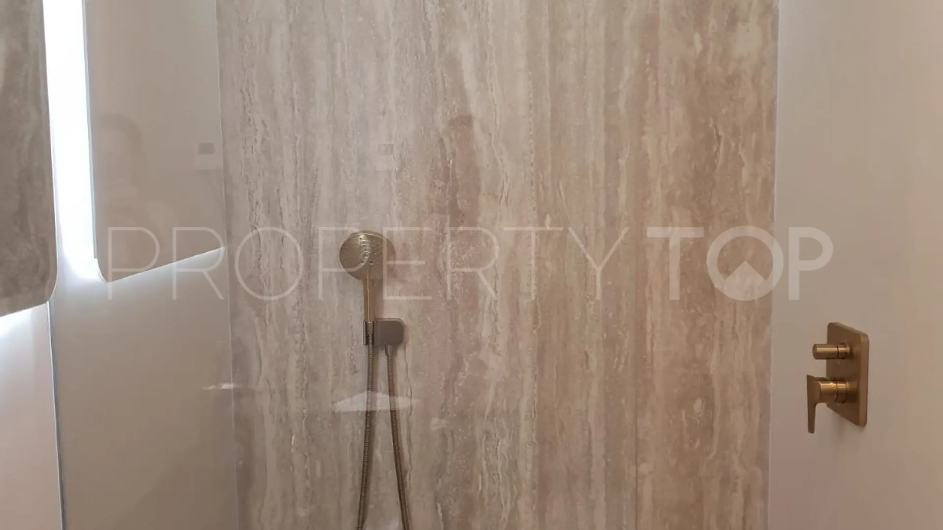 Ground floor apartment for sale in Puente Romano with 2 bedrooms