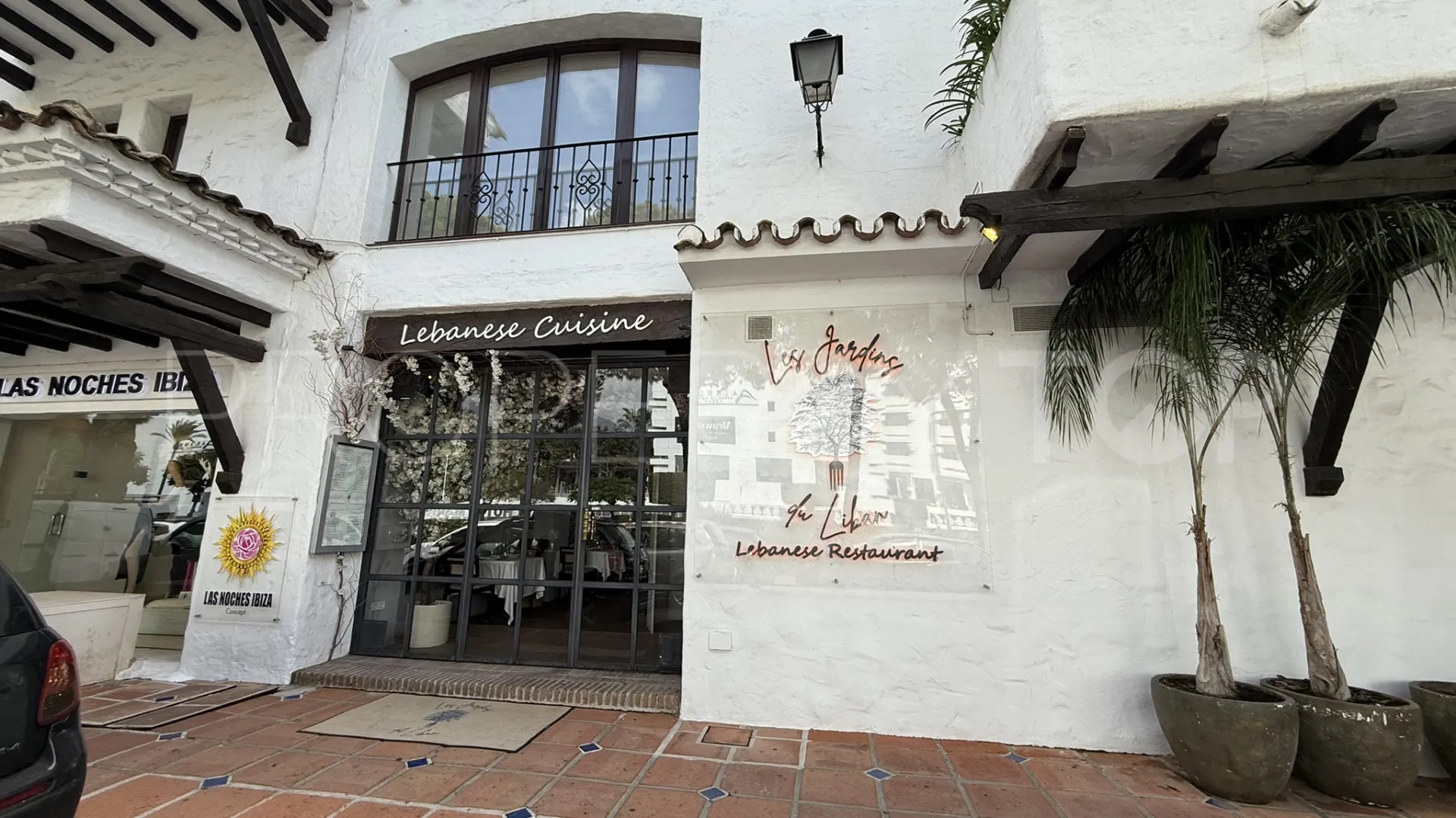 Ground floor apartment for sale in Puente Romano with 2 bedrooms