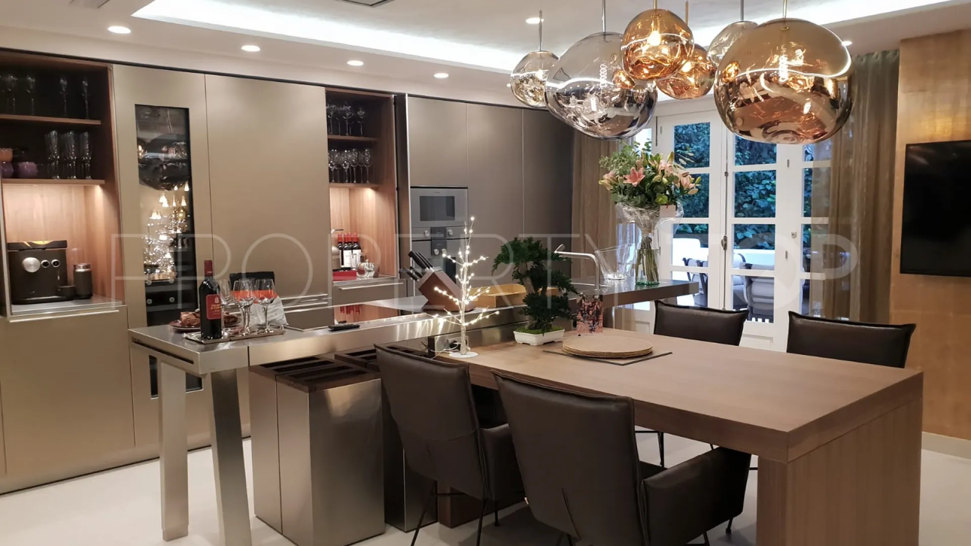 Ground floor apartment for sale in Puente Romano with 2 bedrooms