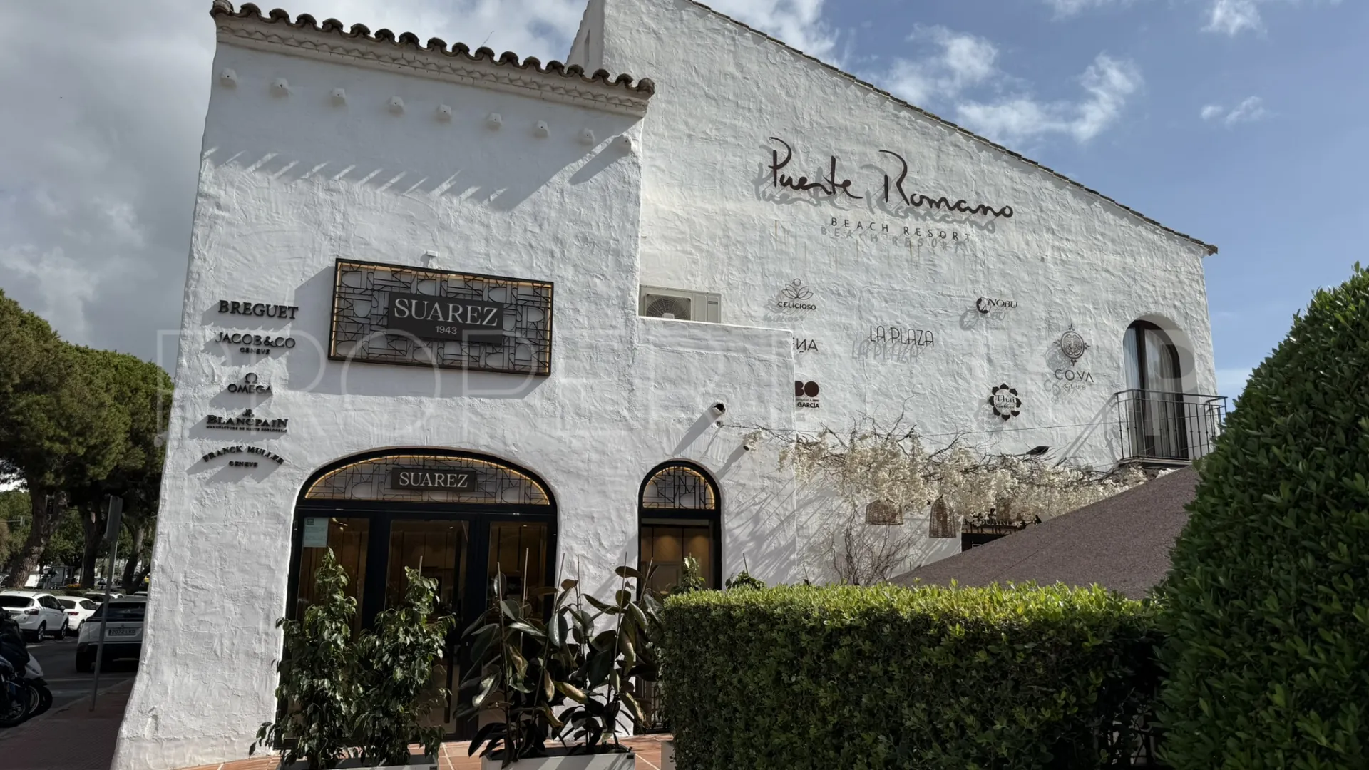 Ground floor apartment for sale in Puente Romano with 2 bedrooms