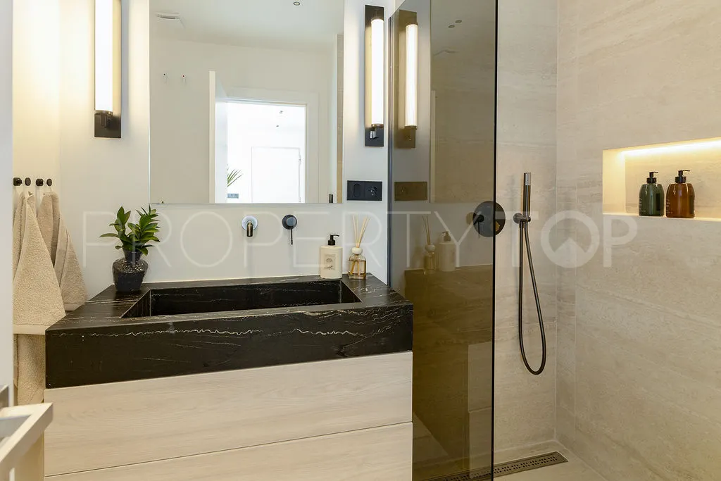 Buy 3 bedrooms penthouse in La Quinta