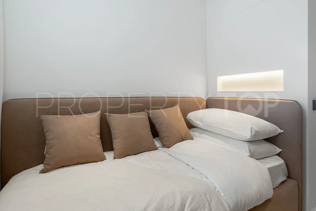 Buy 3 bedrooms penthouse in La Quinta