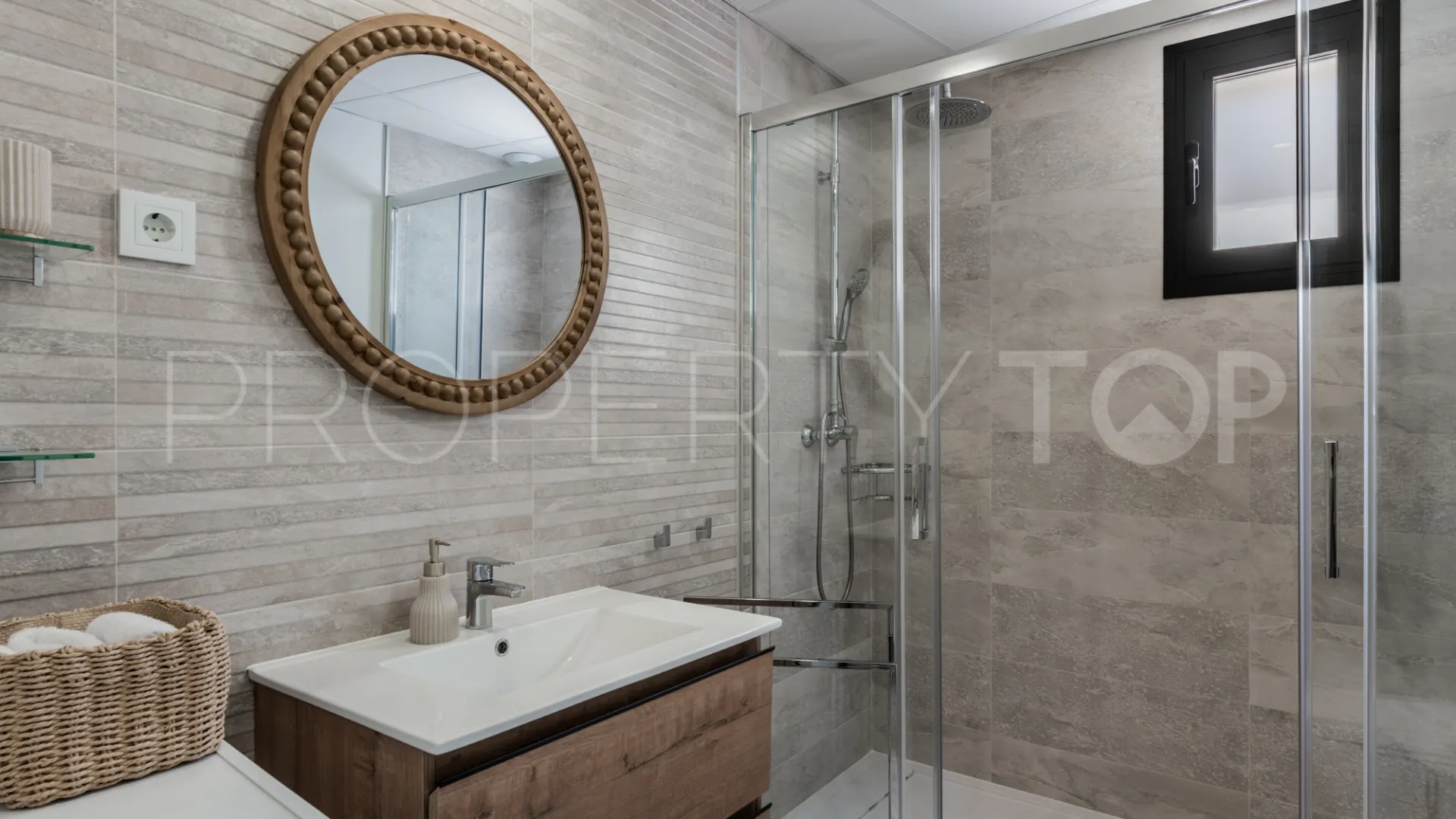 2 bedrooms apartment in Estepona Centre for sale