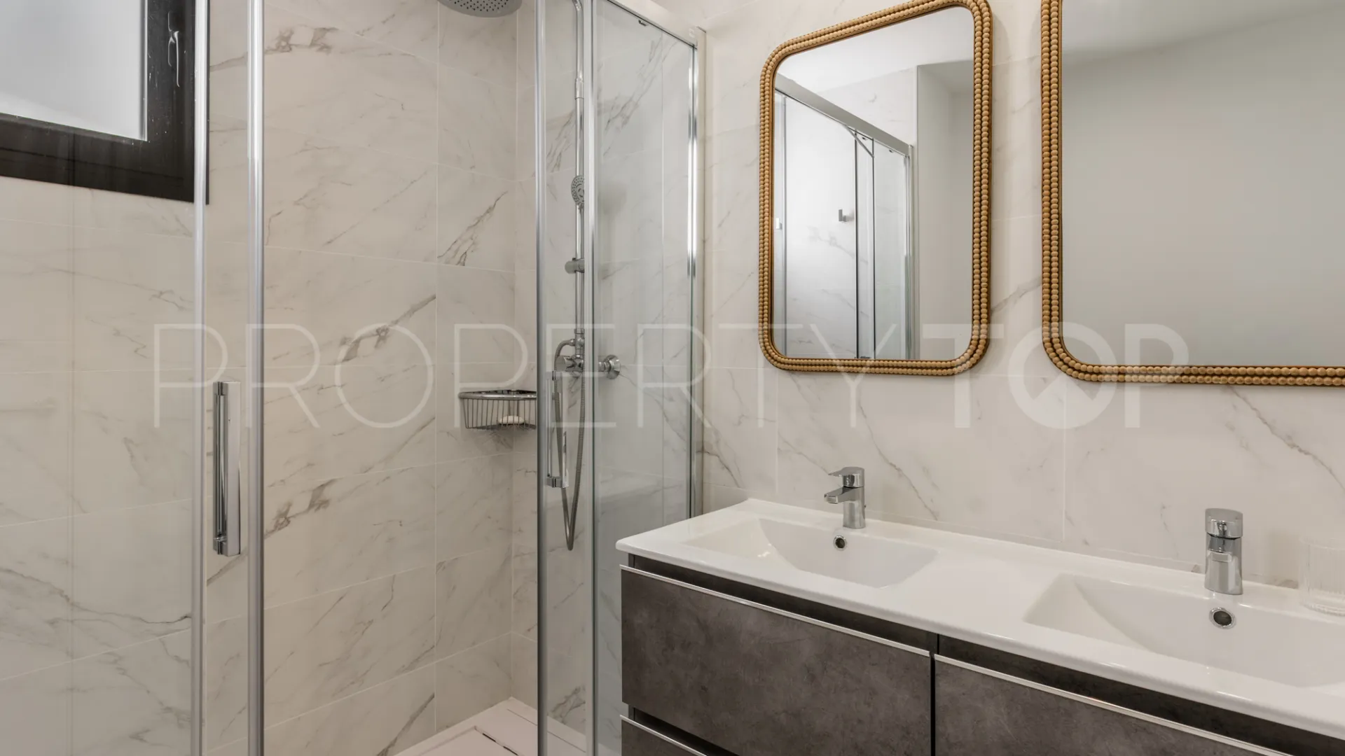 2 bedrooms apartment in Estepona Centre for sale