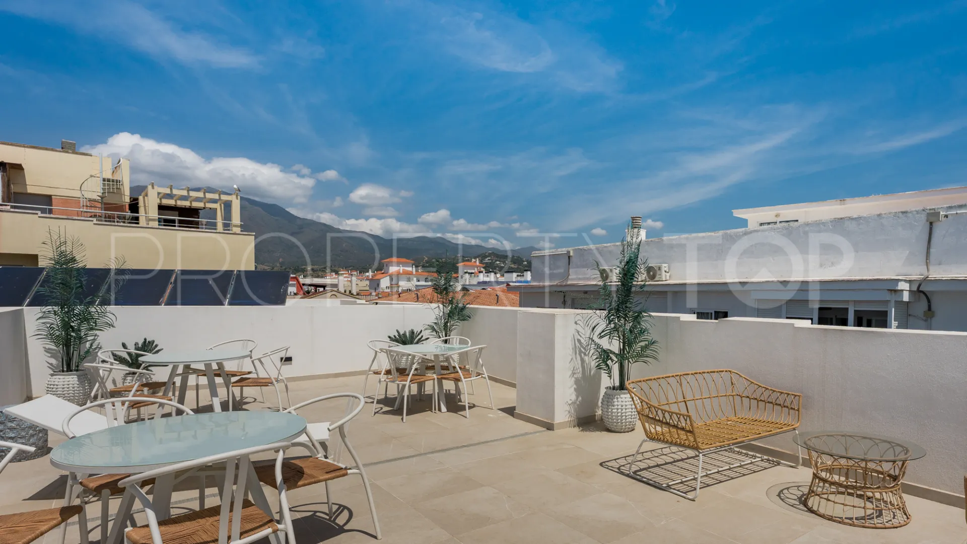 2 bedrooms apartment in Estepona Centre for sale