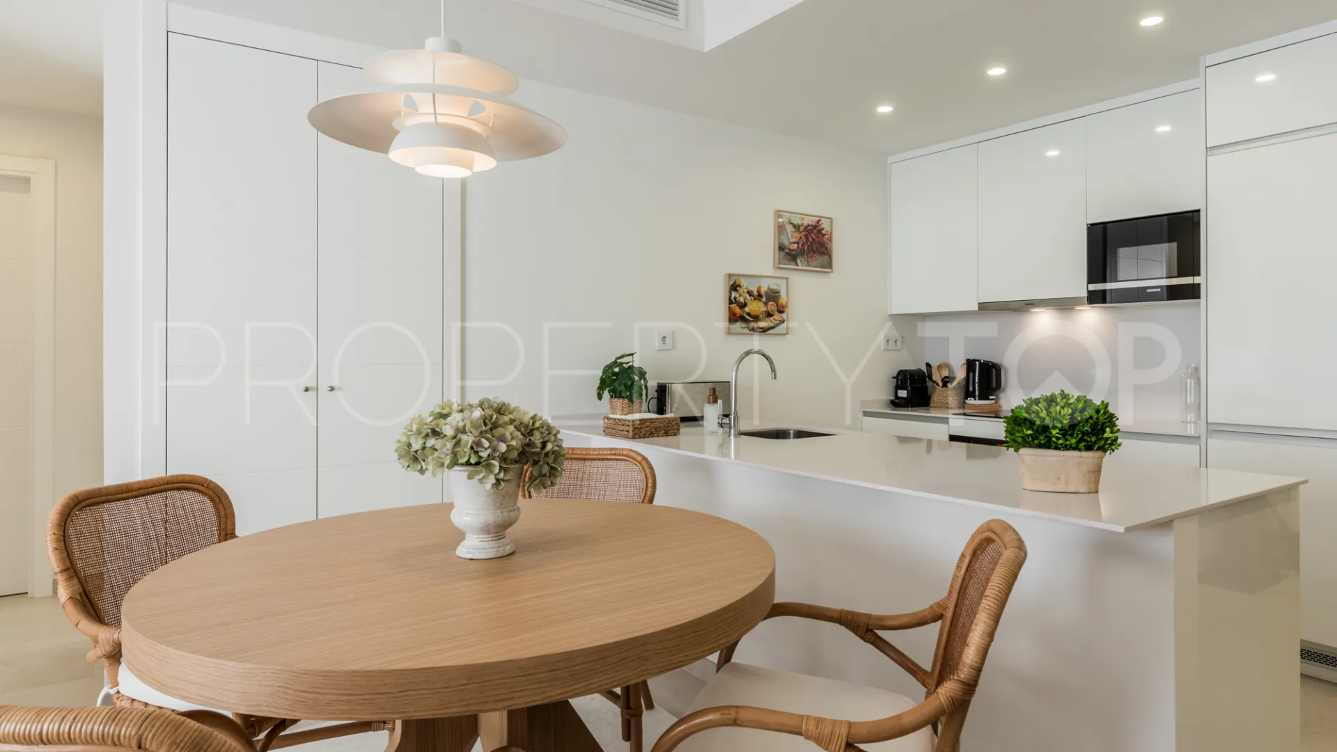 2 bedrooms apartment in Estepona Centre for sale