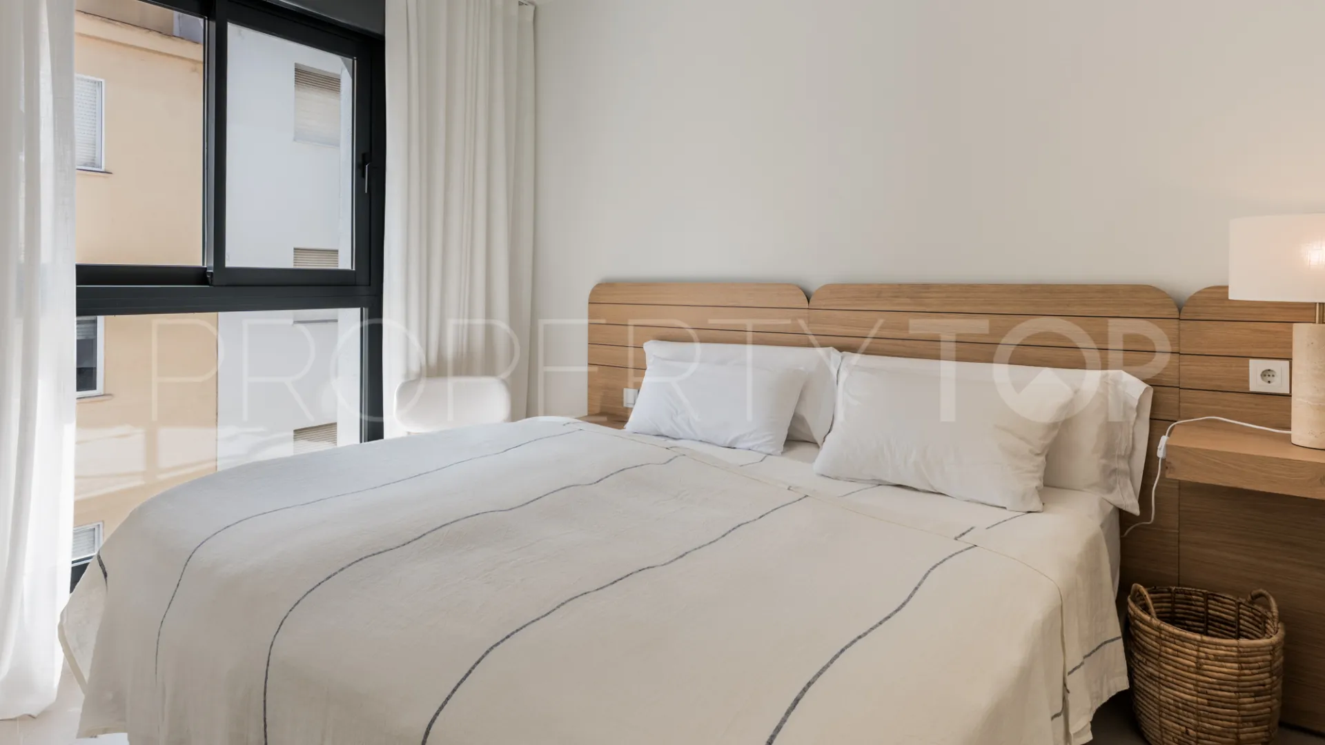 2 bedrooms apartment in Estepona Centre for sale