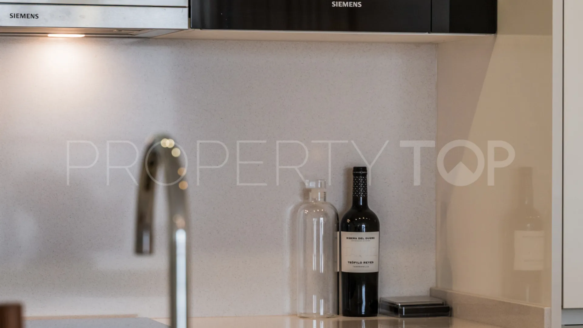 2 bedrooms apartment in Estepona Centre for sale