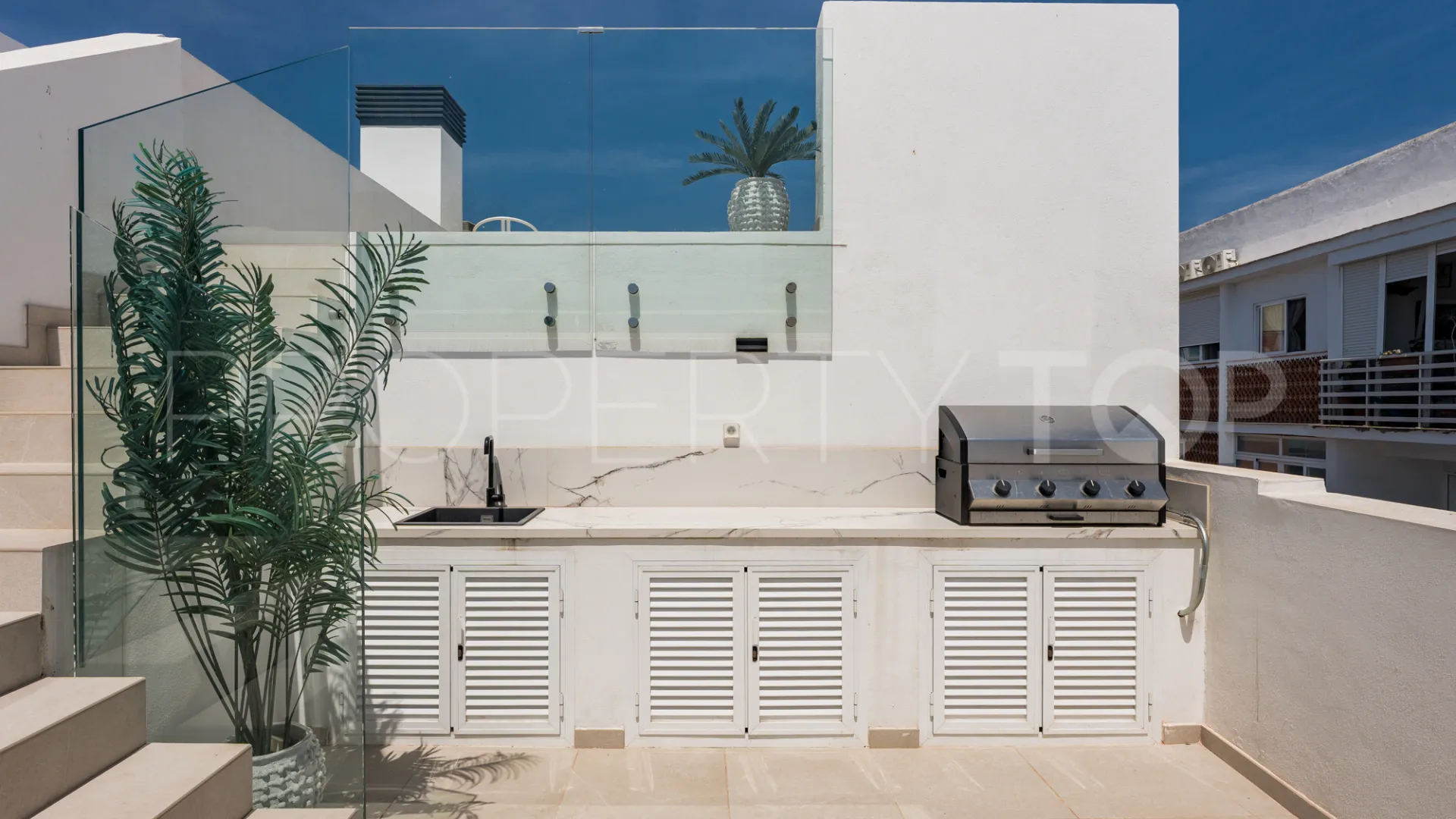 2 bedrooms apartment in Estepona Centre for sale