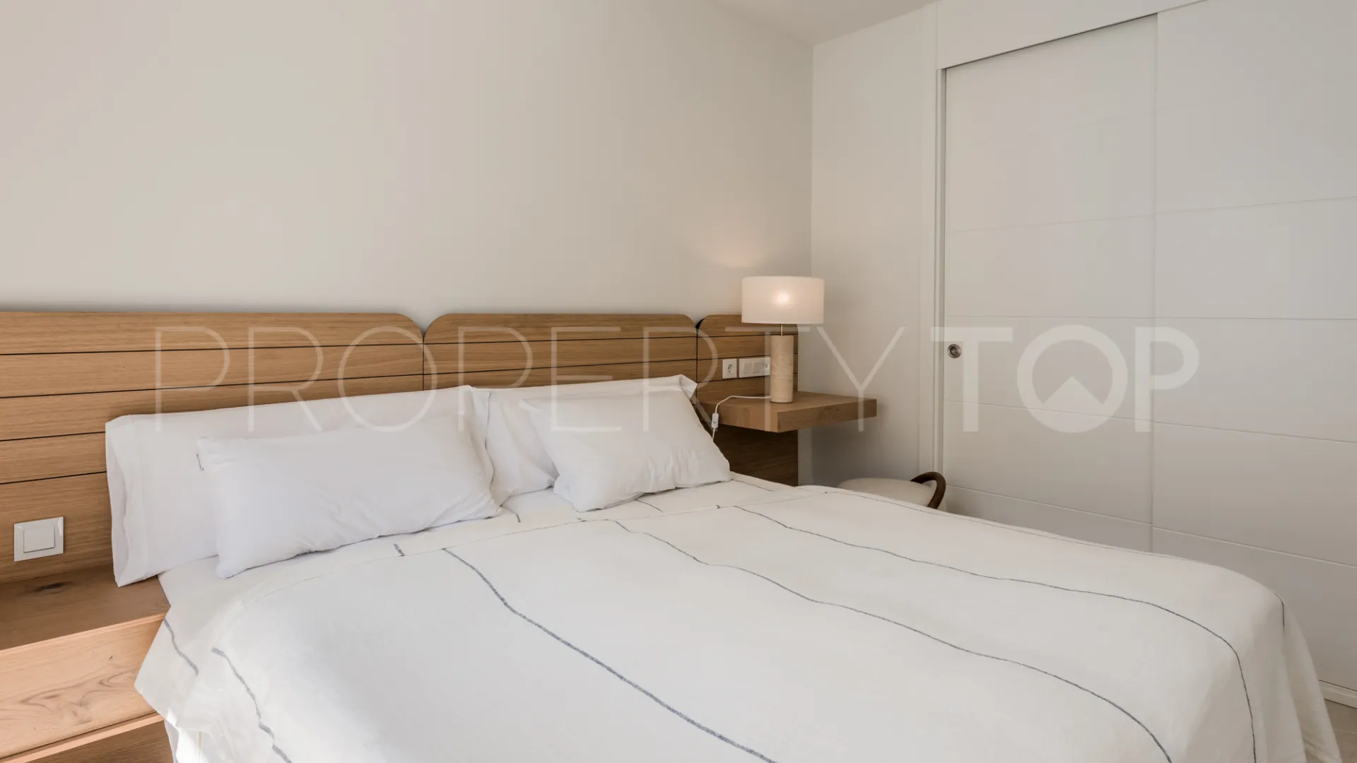 2 bedrooms apartment in Estepona Centre for sale