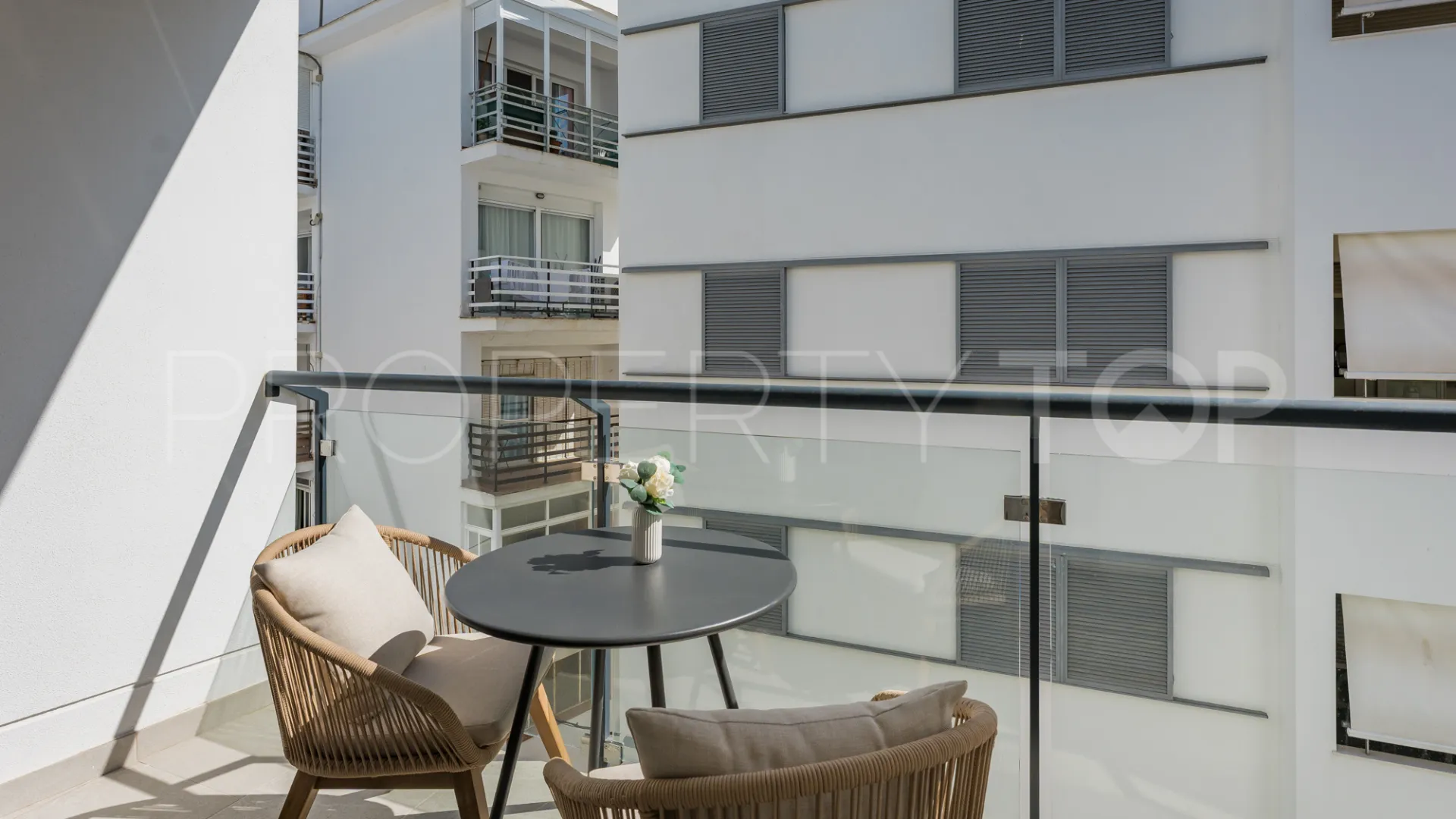 2 bedrooms apartment in Estepona Centre for sale