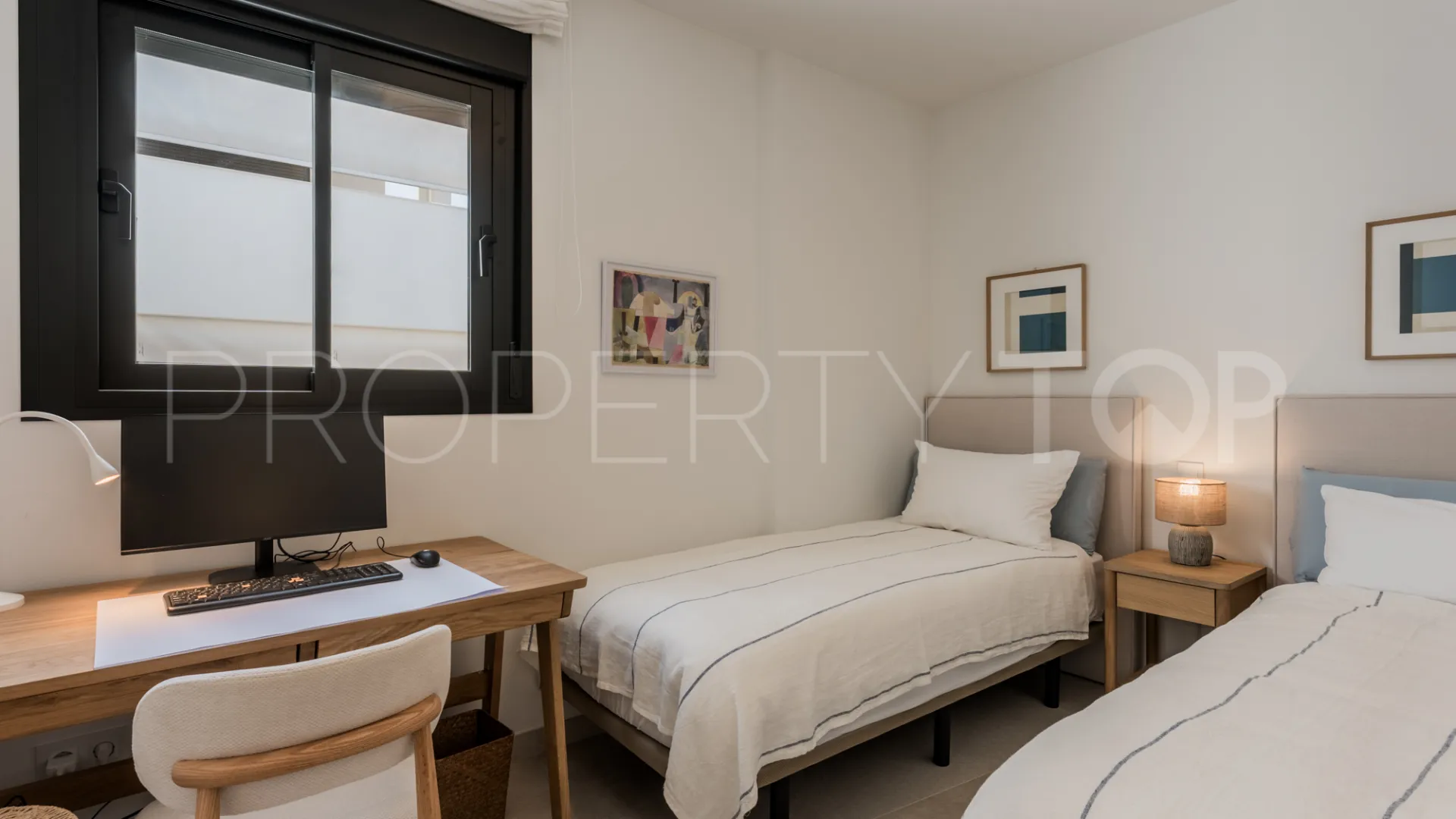 2 bedrooms apartment in Estepona Centre for sale