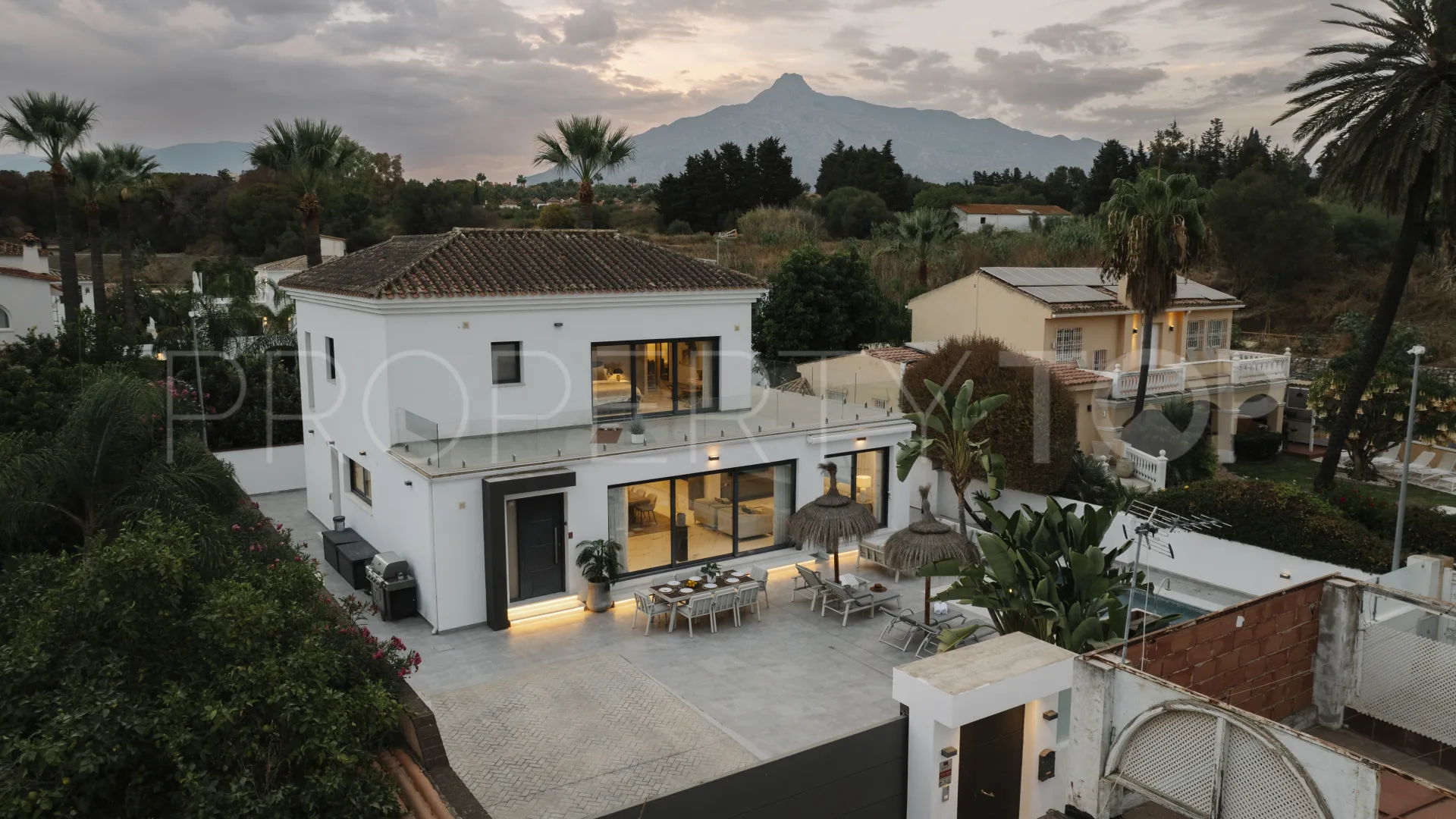 4 bedrooms villa in Nueva Andalucia for sale