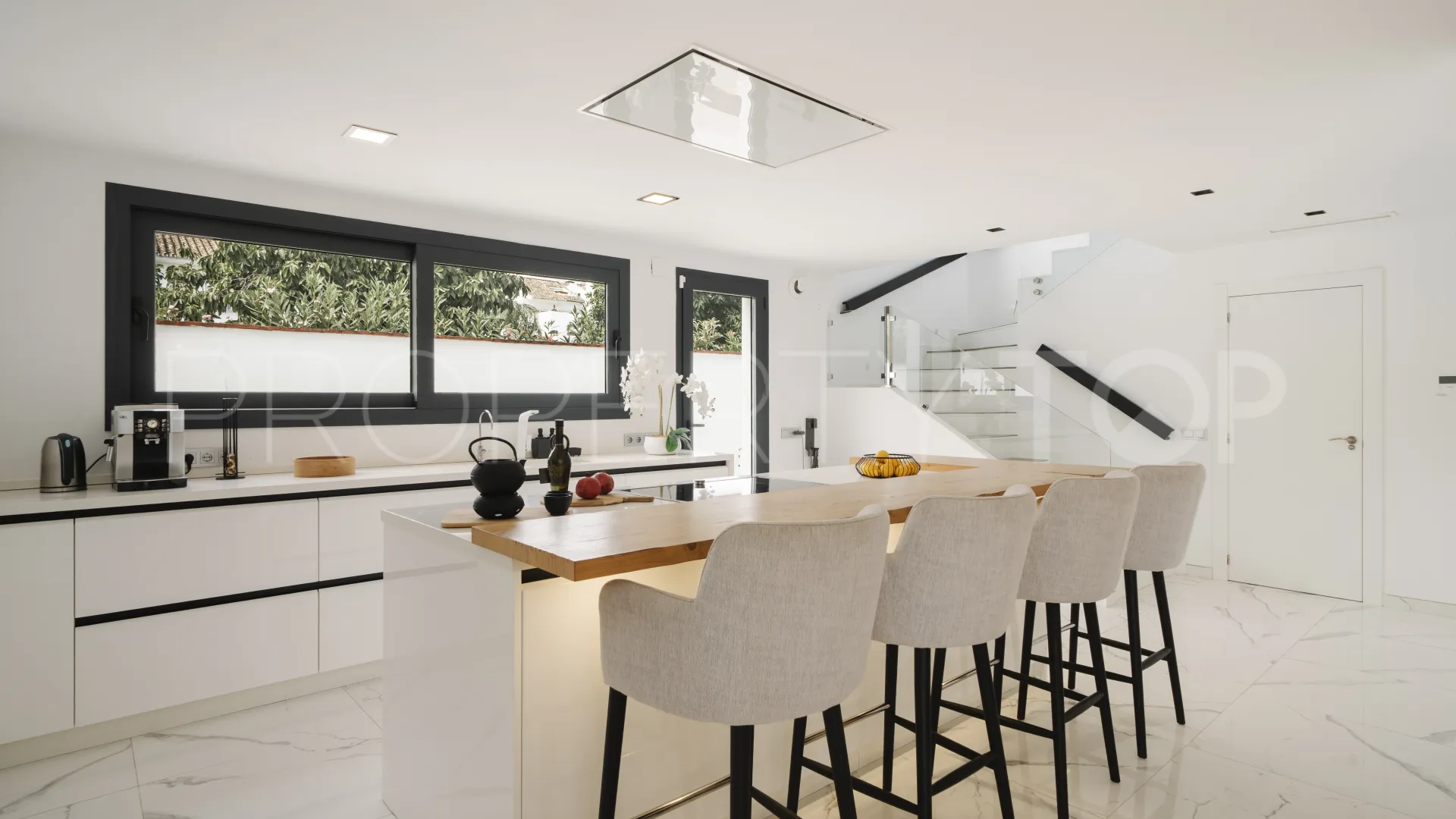 4 bedrooms villa in Nueva Andalucia for sale