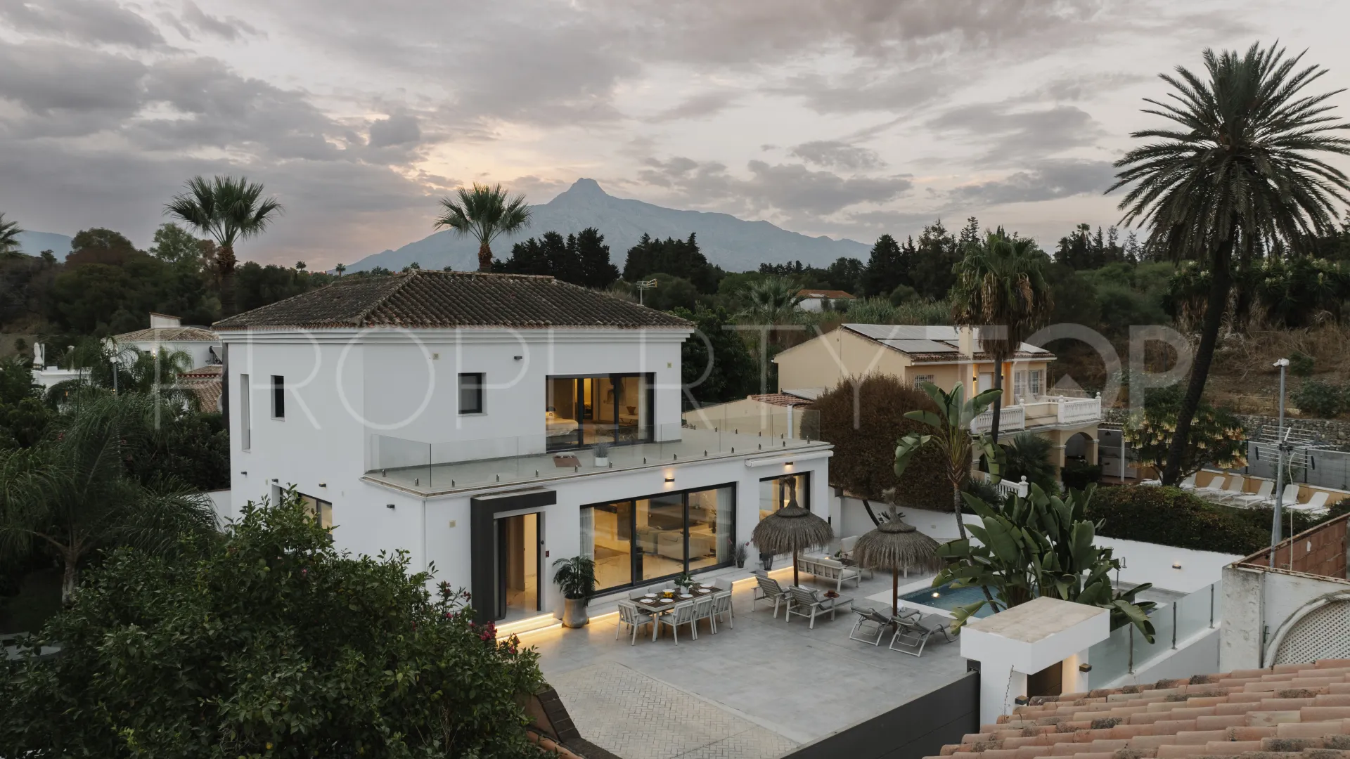 4 bedrooms villa in Nueva Andalucia for sale