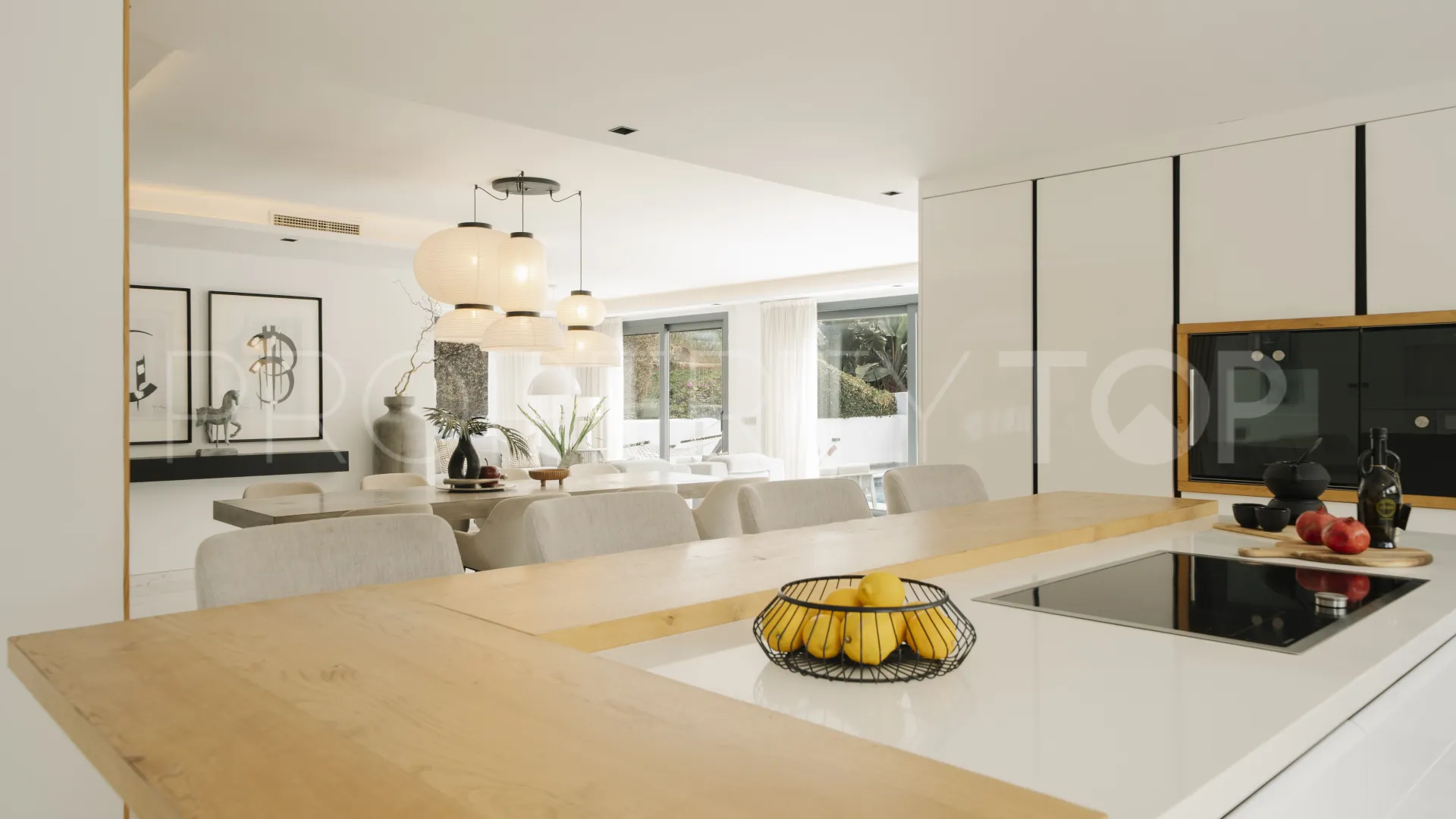 4 bedrooms villa in Nueva Andalucia for sale