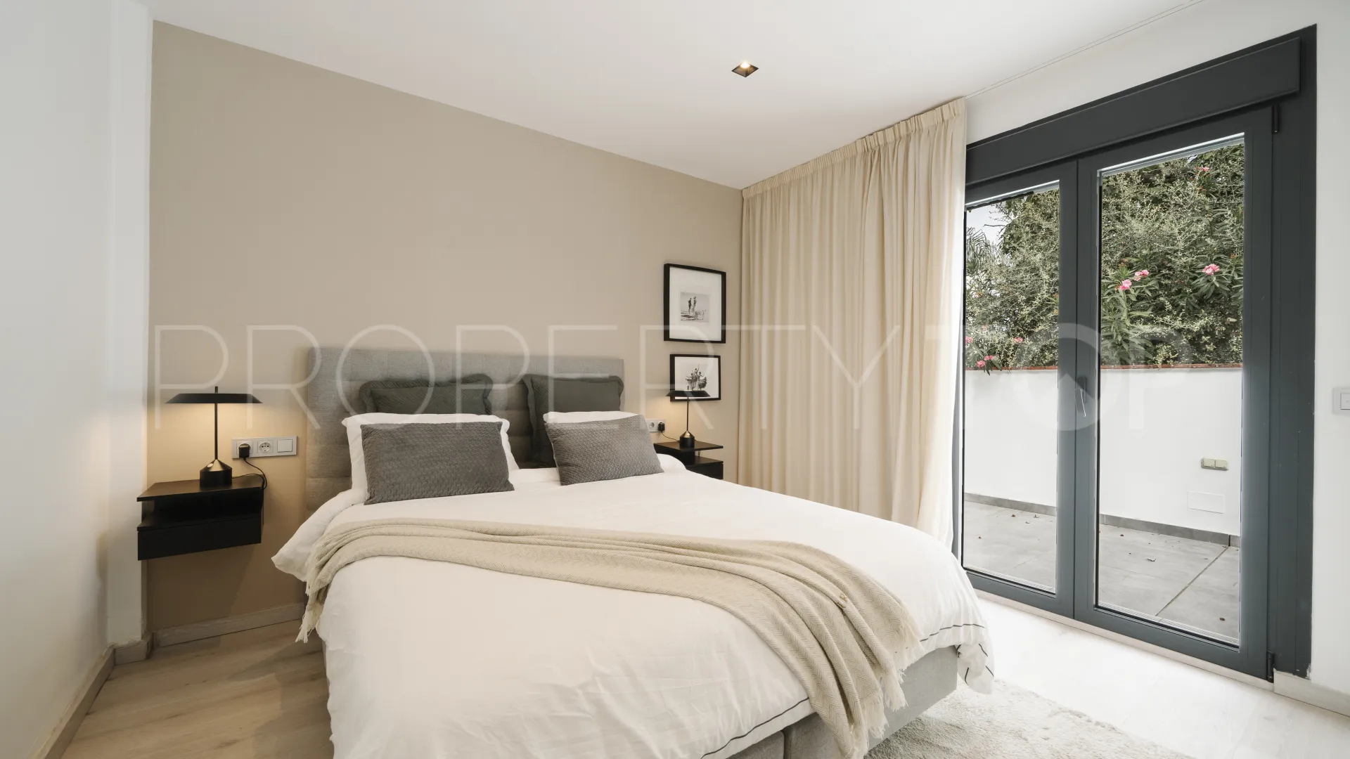 4 bedrooms villa in Nueva Andalucia for sale