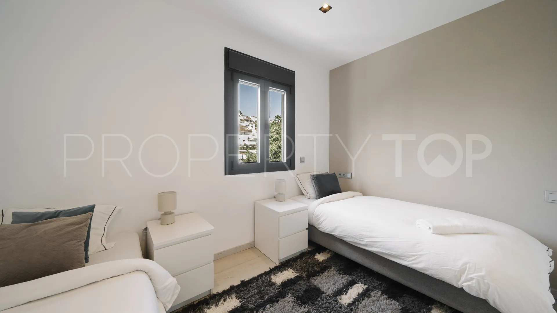 4 bedrooms villa in Nueva Andalucia for sale