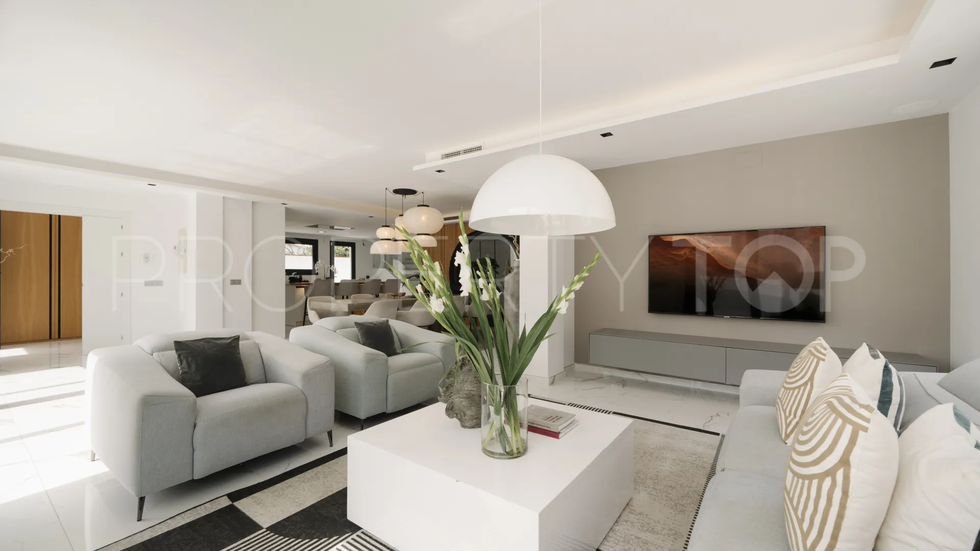 4 bedrooms villa in Nueva Andalucia for sale
