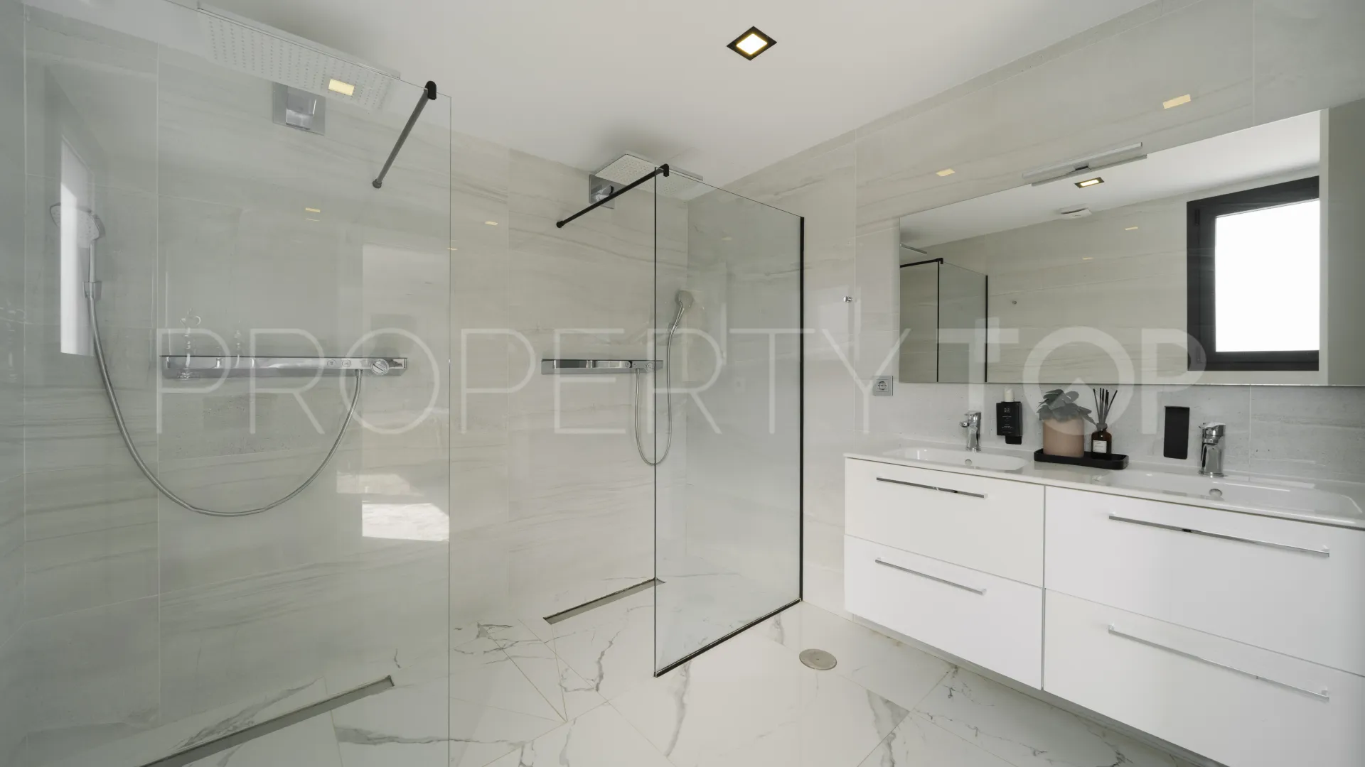 4 bedrooms villa in Nueva Andalucia for sale
