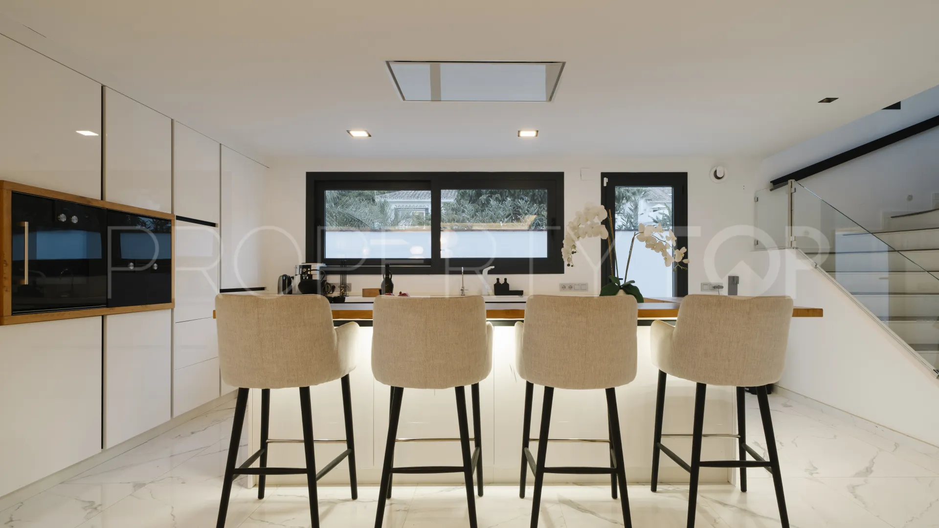 4 bedrooms villa in Nueva Andalucia for sale