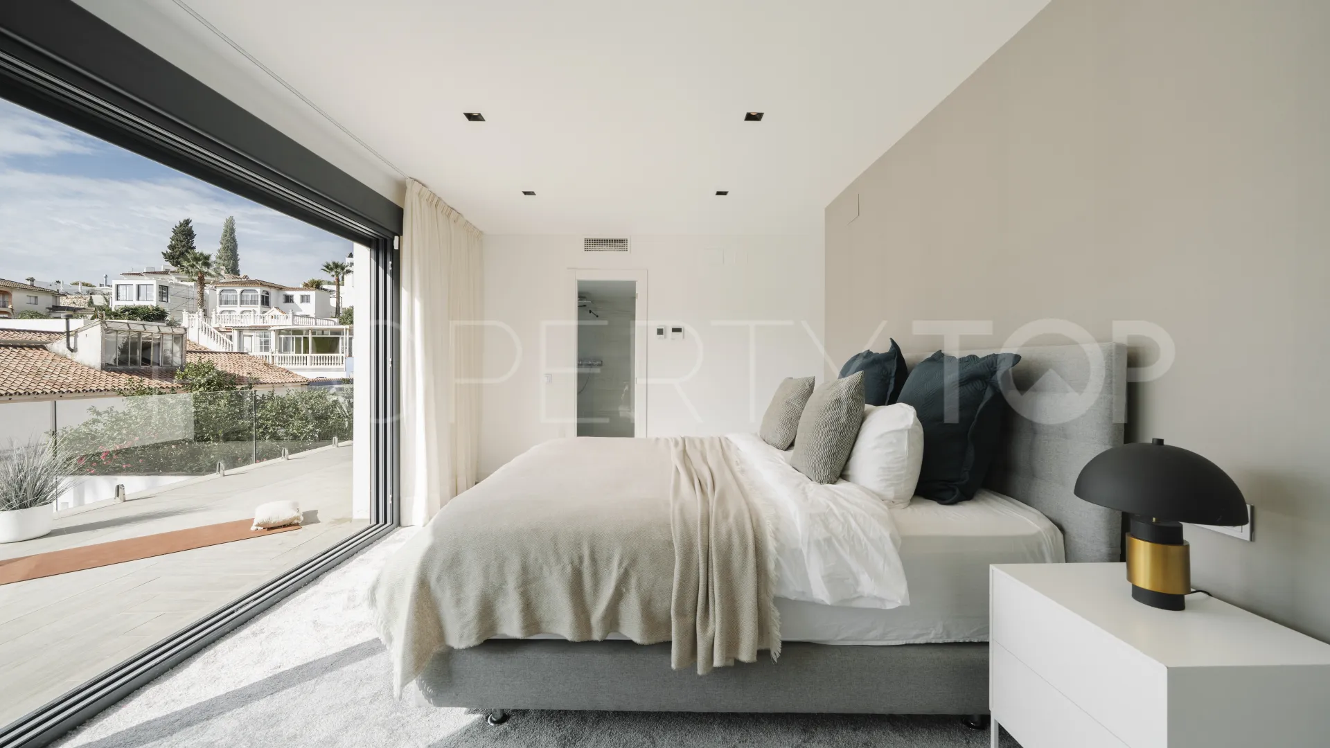 4 bedrooms villa in Nueva Andalucia for sale