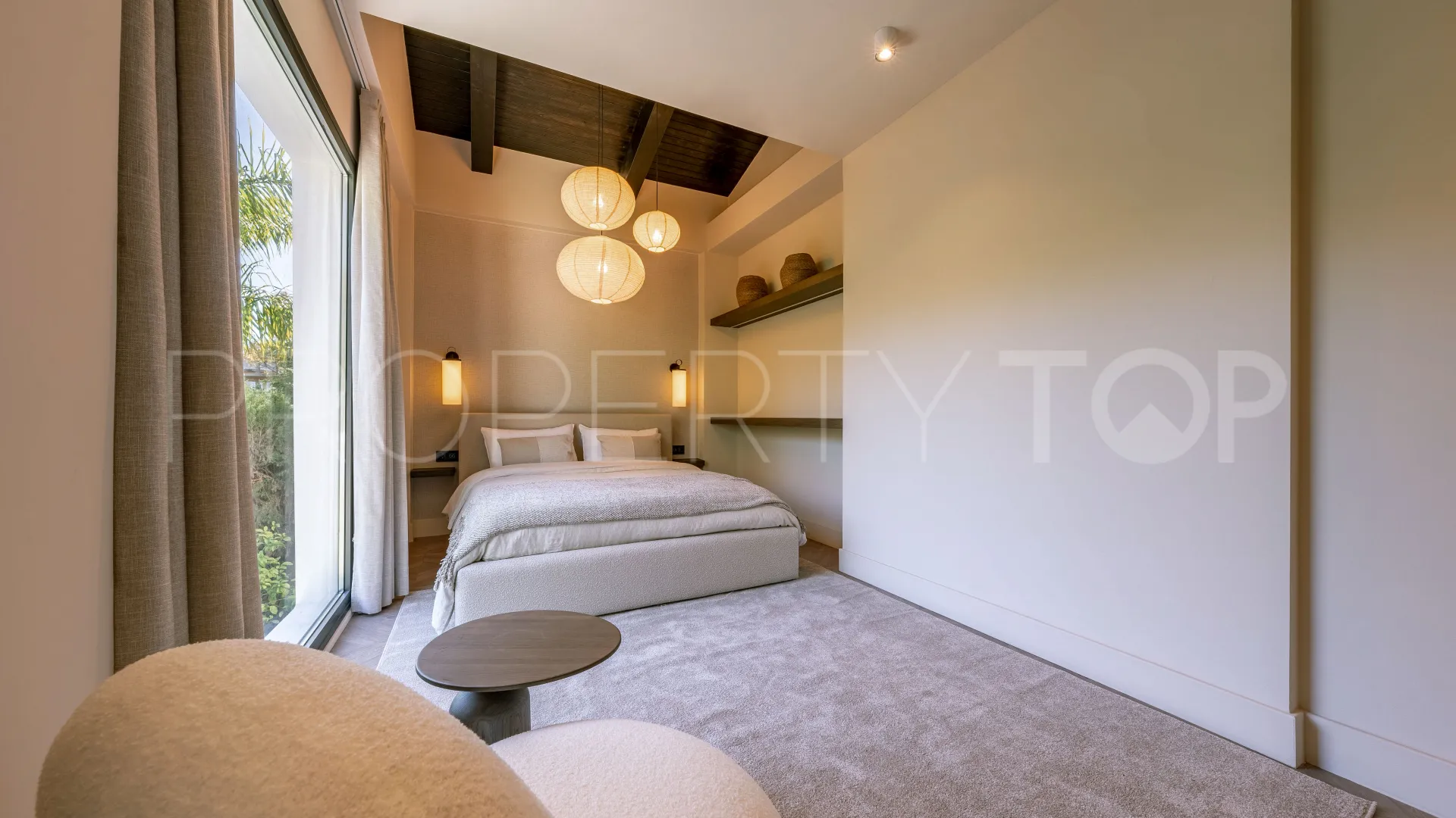 For sale Nueva Andalucia villa with 5 bedrooms