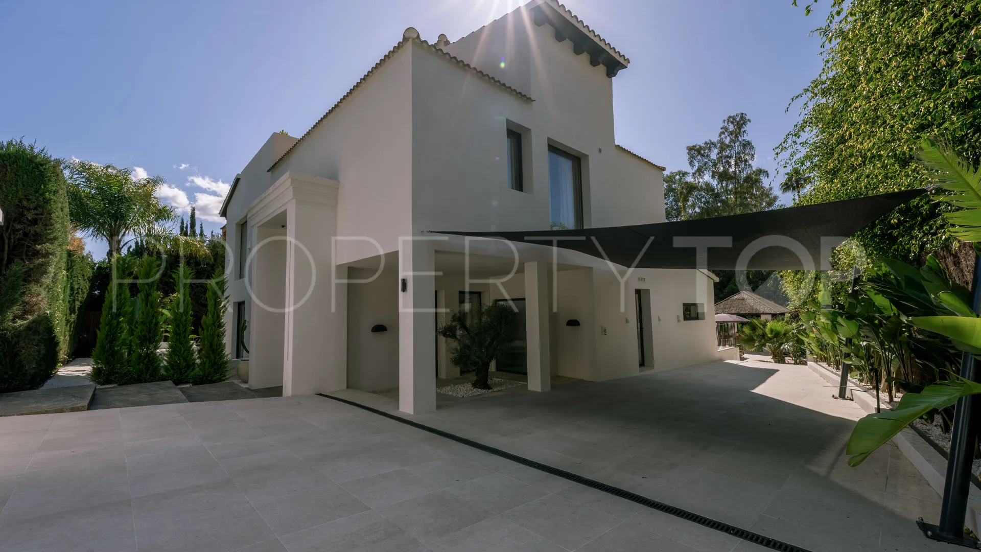 For sale Nueva Andalucia villa with 5 bedrooms