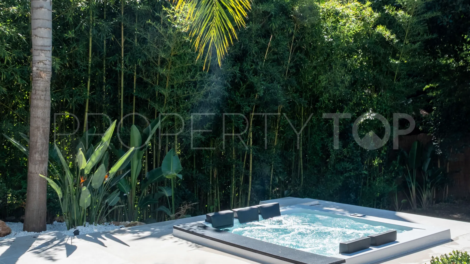 For sale Nueva Andalucia villa with 5 bedrooms