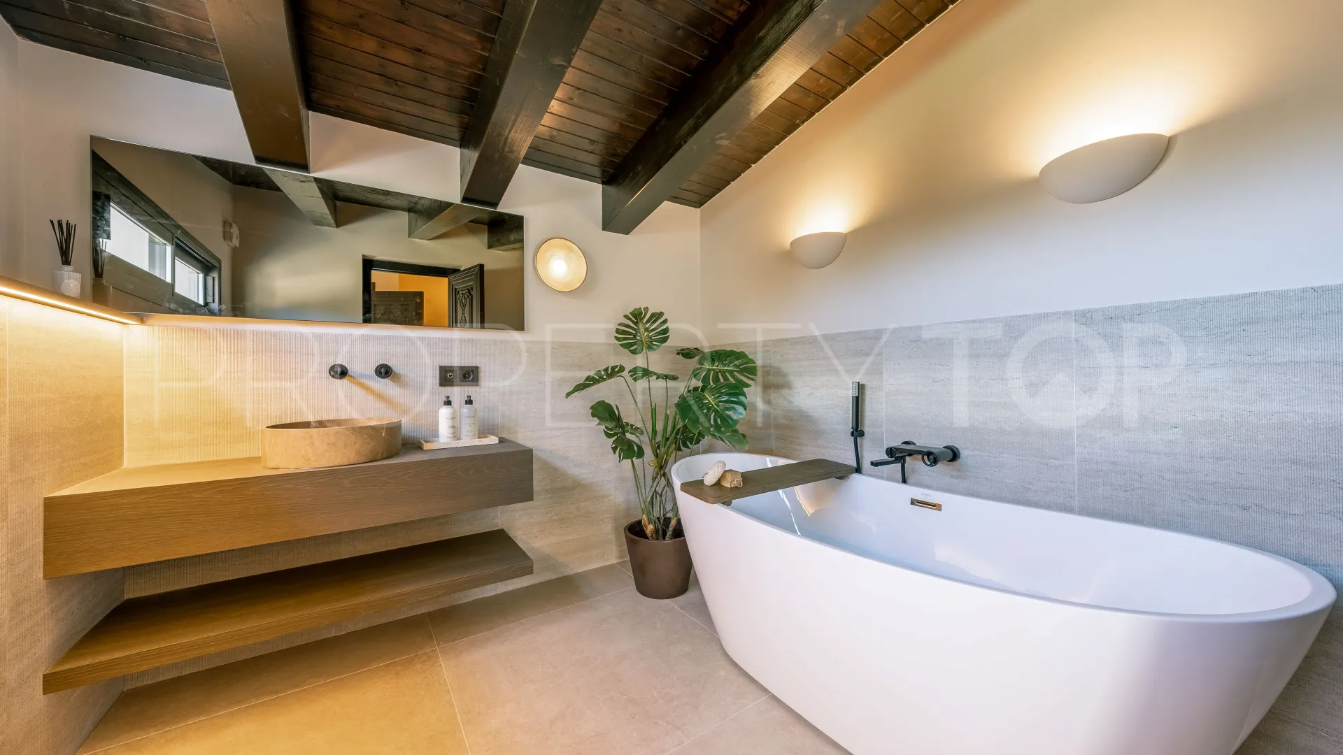 For sale Nueva Andalucia villa with 5 bedrooms