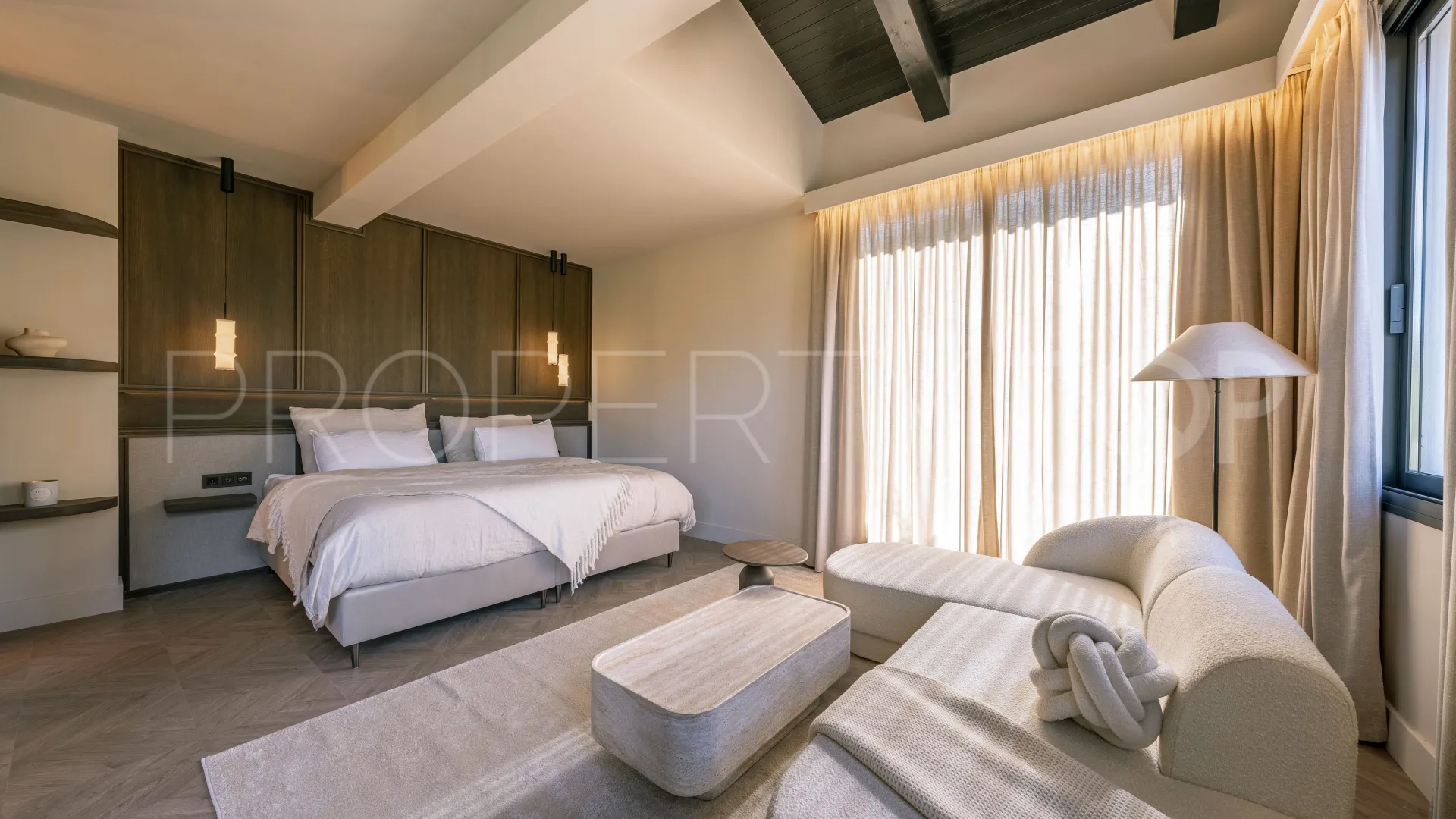 For sale Nueva Andalucia villa with 5 bedrooms