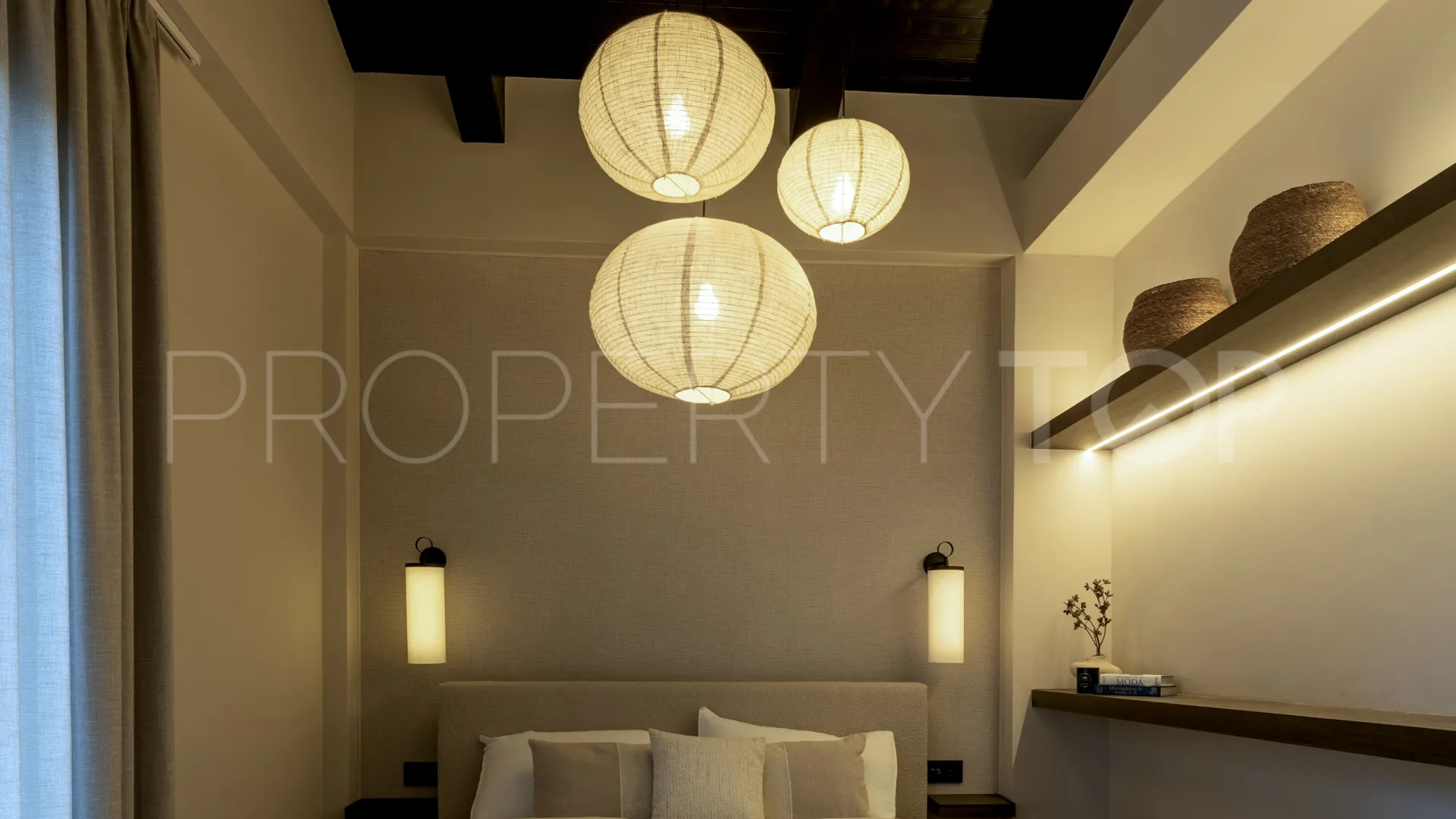 For sale Nueva Andalucia villa with 5 bedrooms