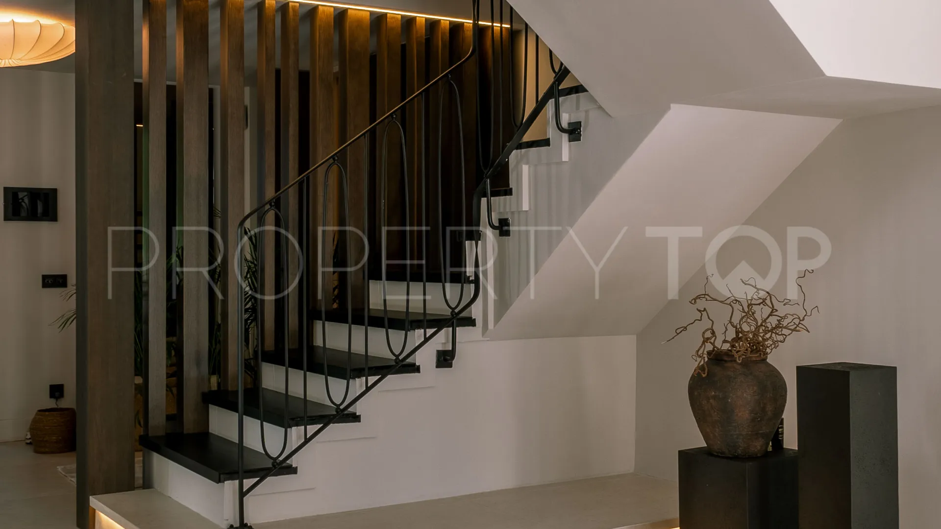 For sale Nueva Andalucia villa with 5 bedrooms